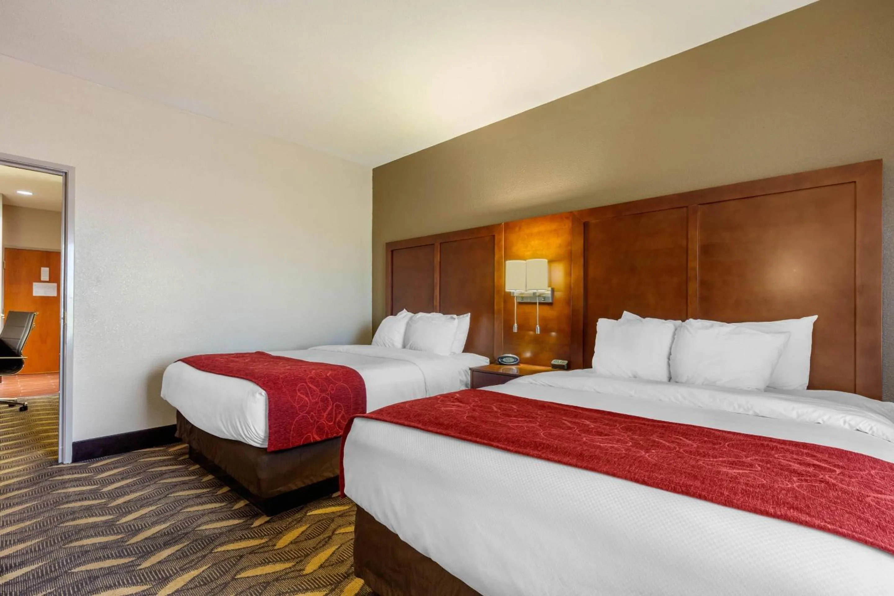 Bedroom, Bed in Comfort Suites