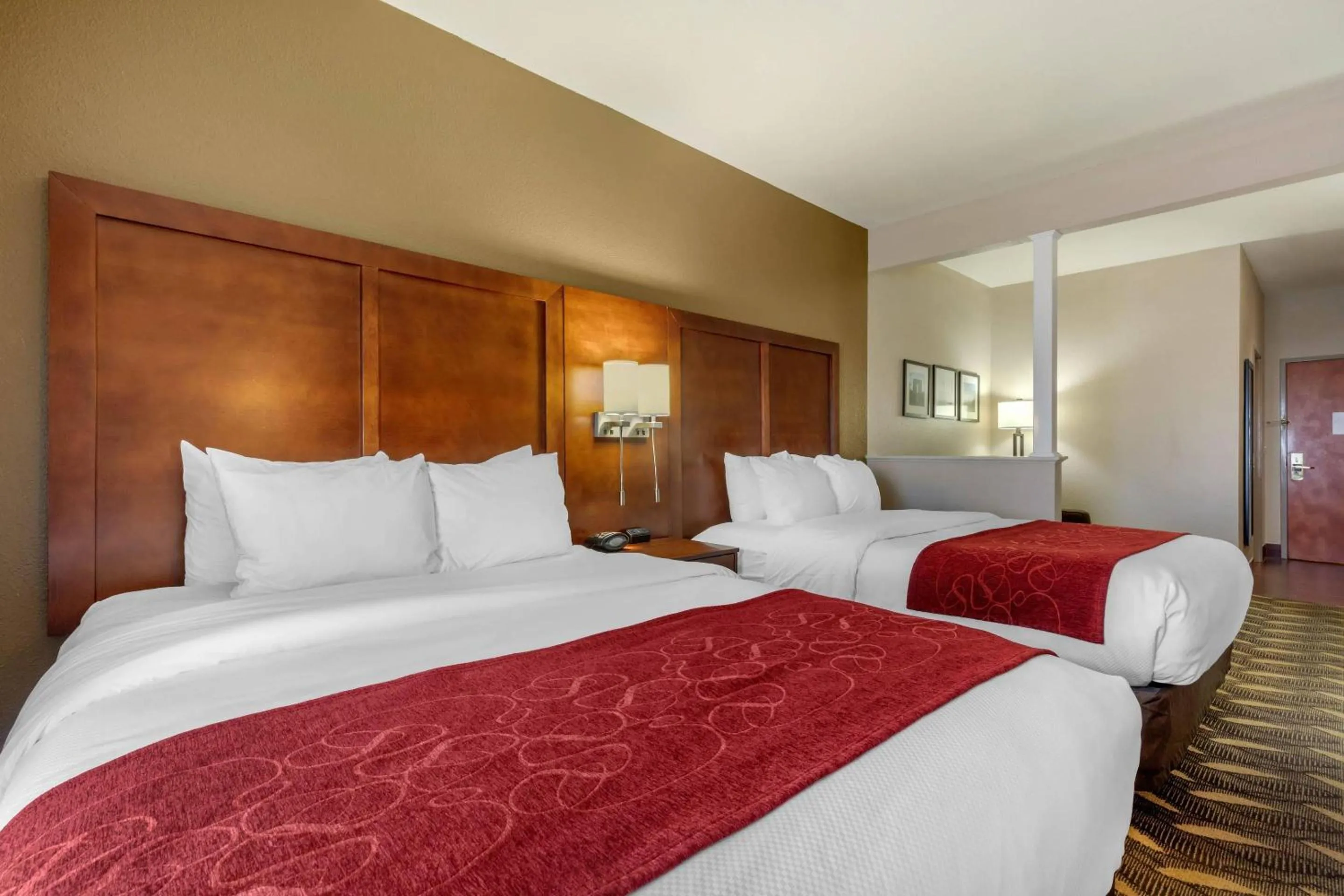 Bedroom, Bed in Comfort Suites