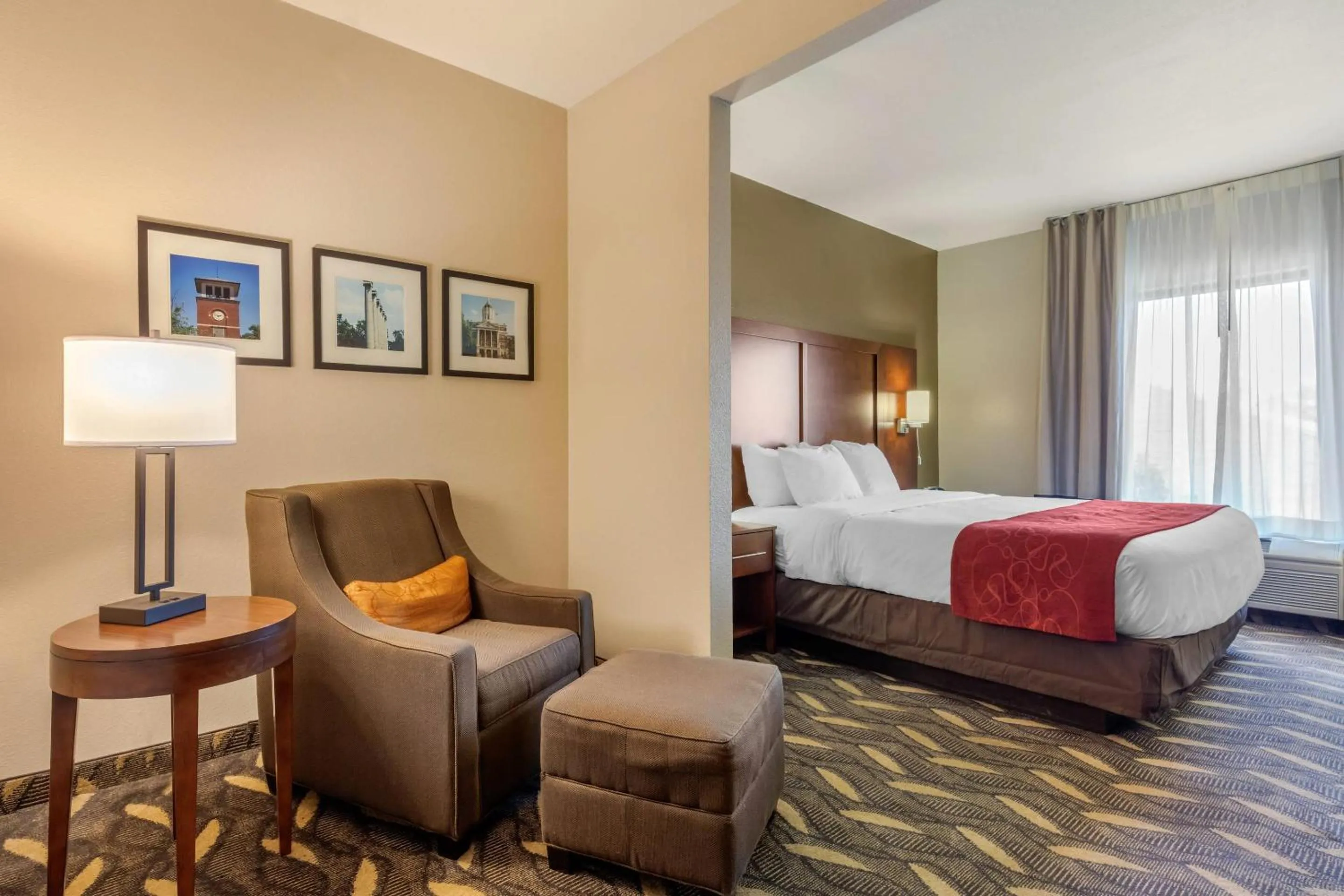 Bedroom, Bed in Comfort Suites