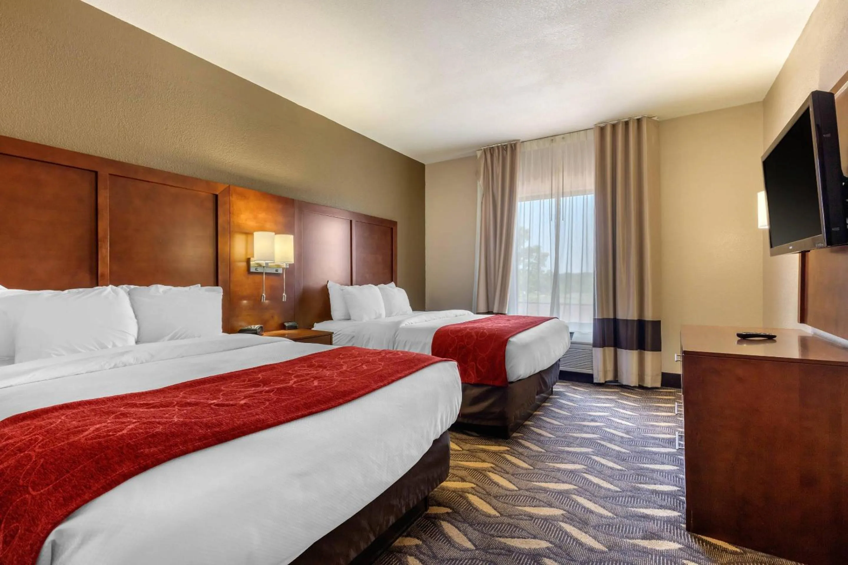 Bedroom, Bed in Comfort Suites