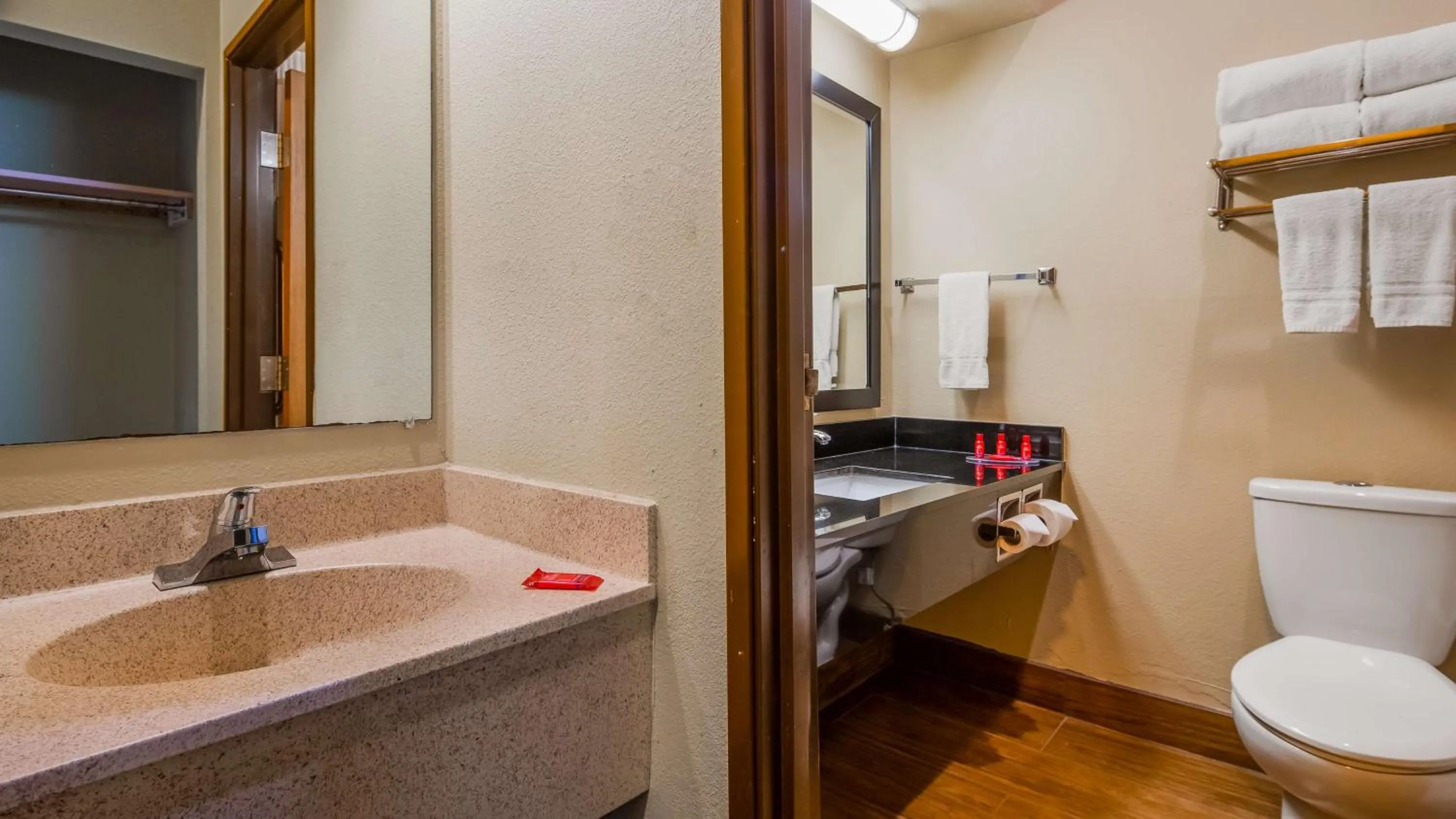 Bathroom in Red Lion Inn & Suites Blue Springs