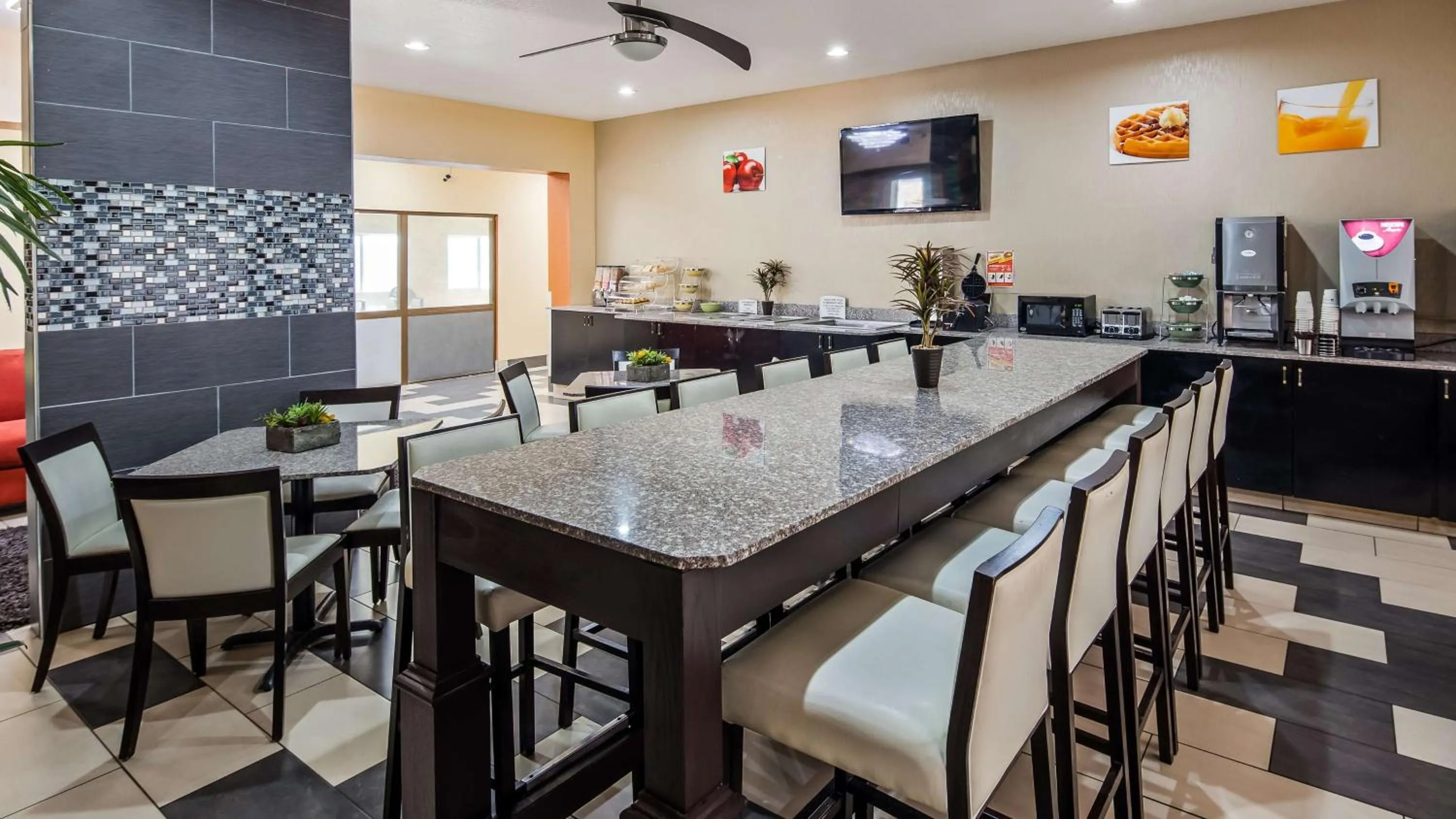 Restaurant/places to eat in Red Lion Inn & Suites Blue Springs