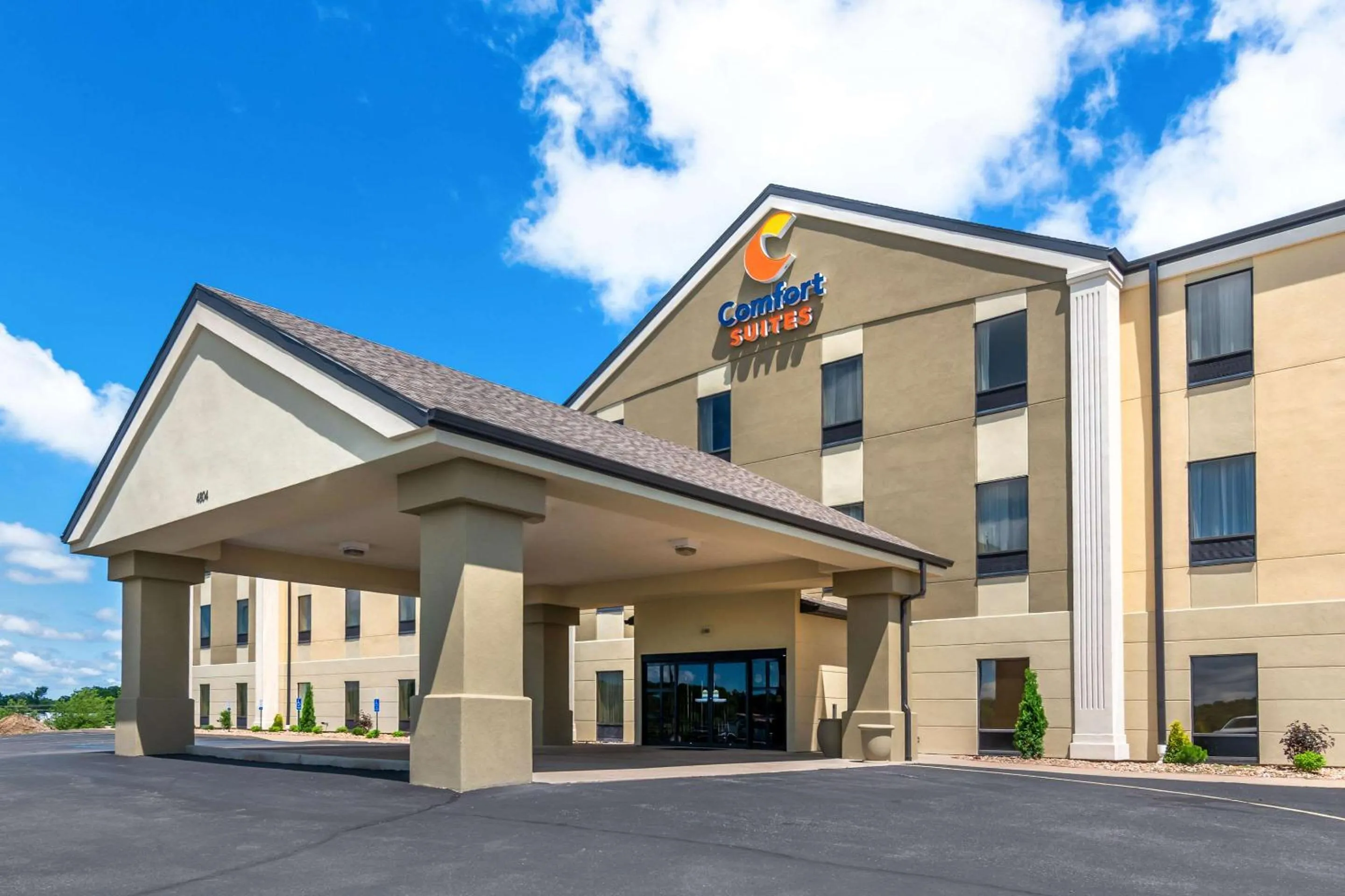 Property building in Comfort Suites - Jefferson City