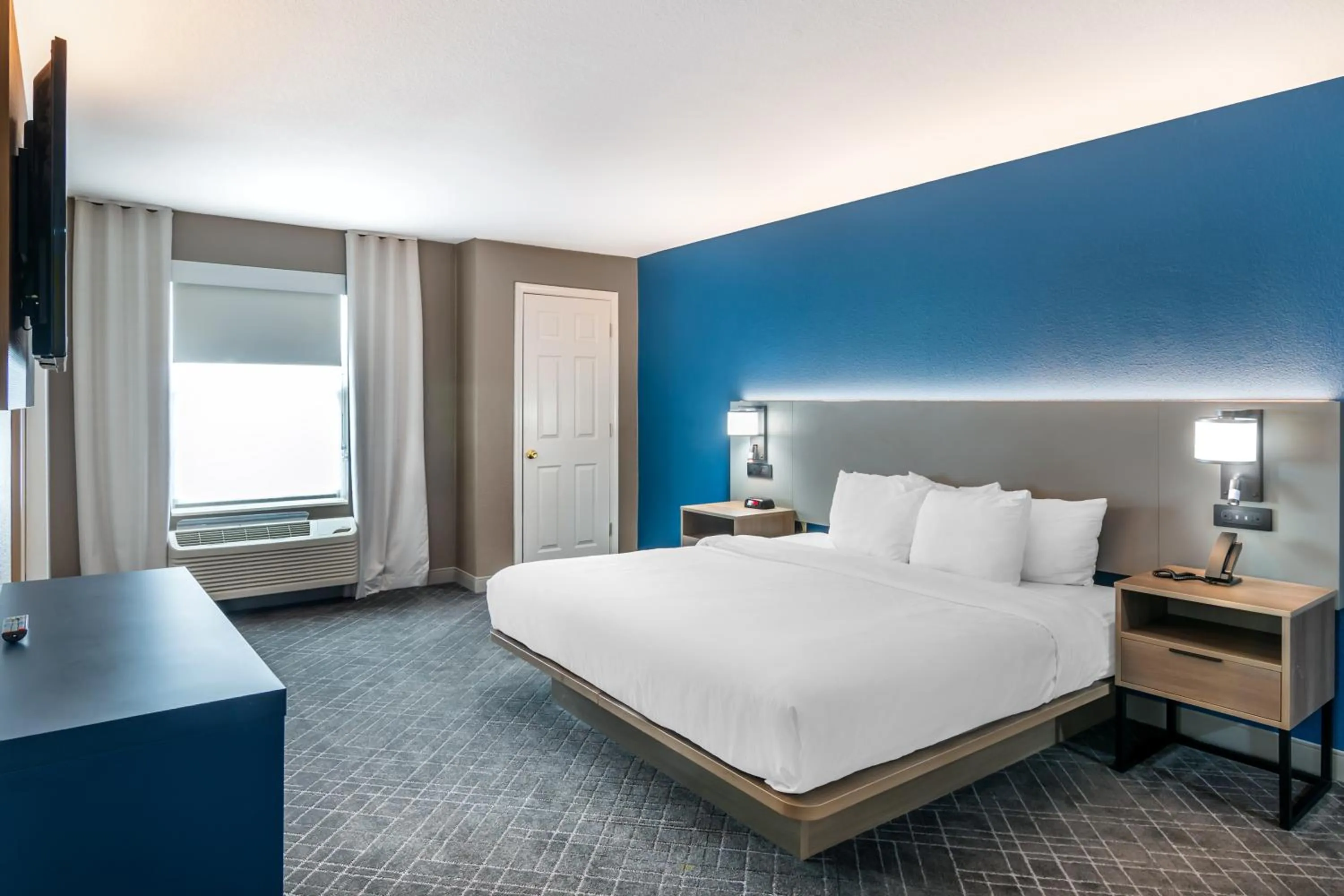 Bed in Comfort Inn & Suites Chesterfield - St Louis