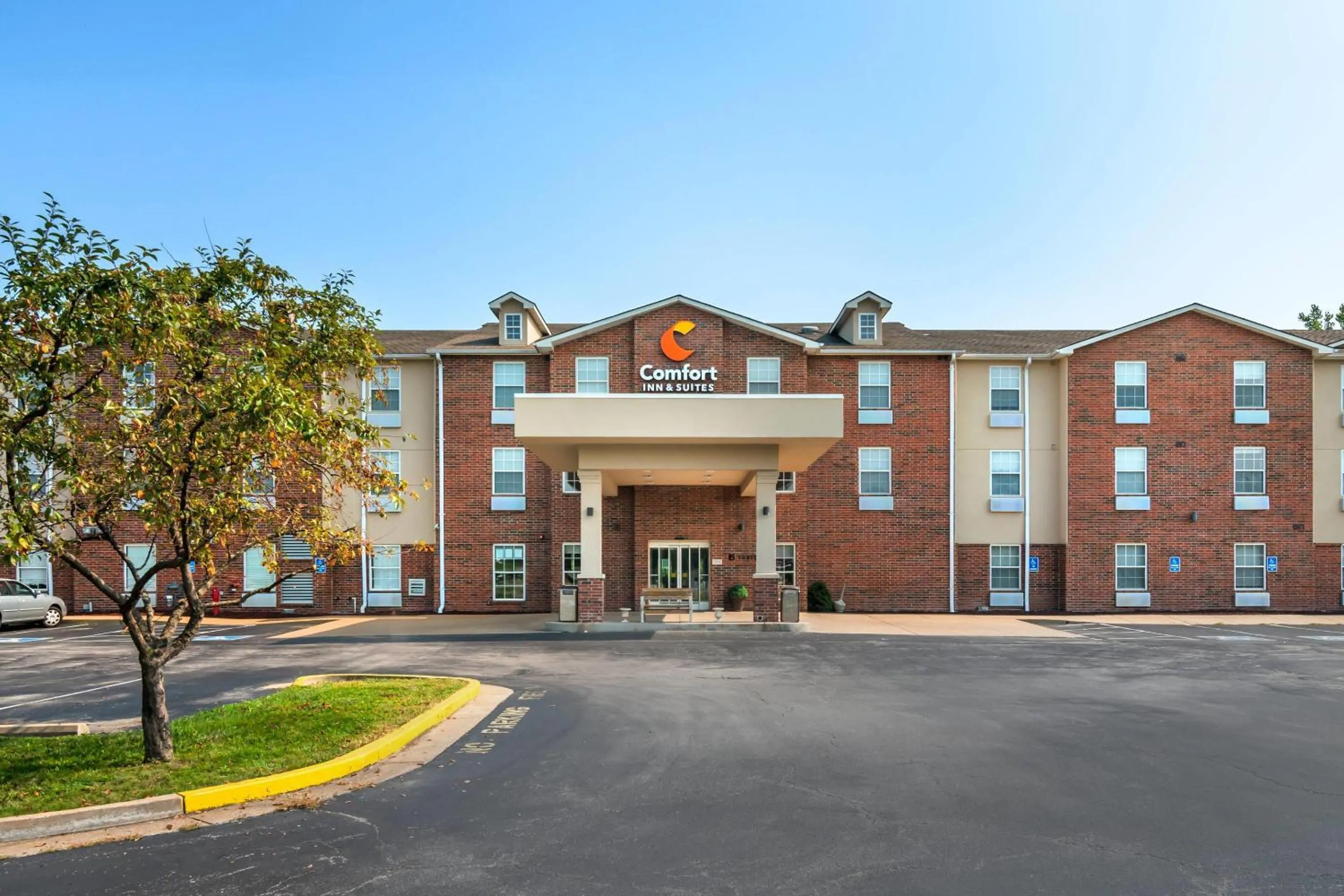 Property building in Comfort Inn & Suites Chesterfield - St Louis