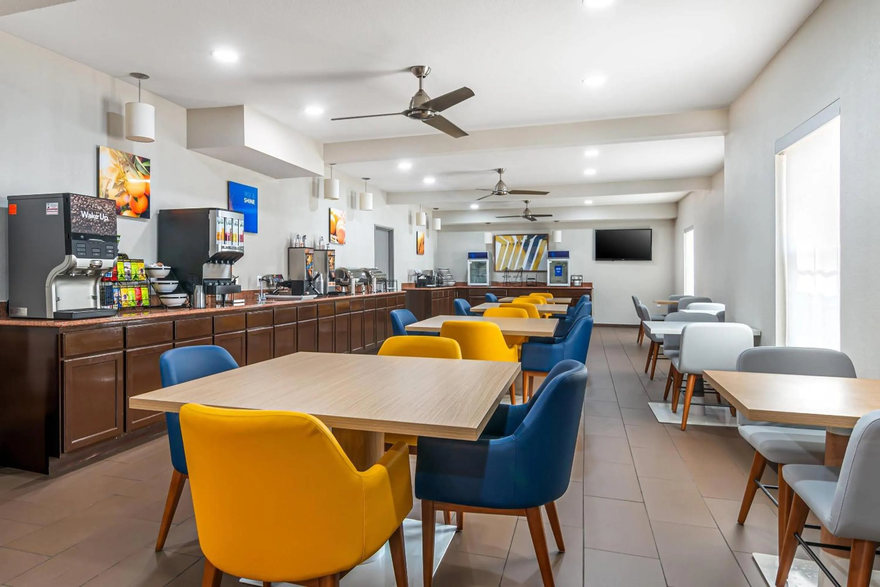 Breakfast in Comfort Inn & Suites Chesterfield - St Louis