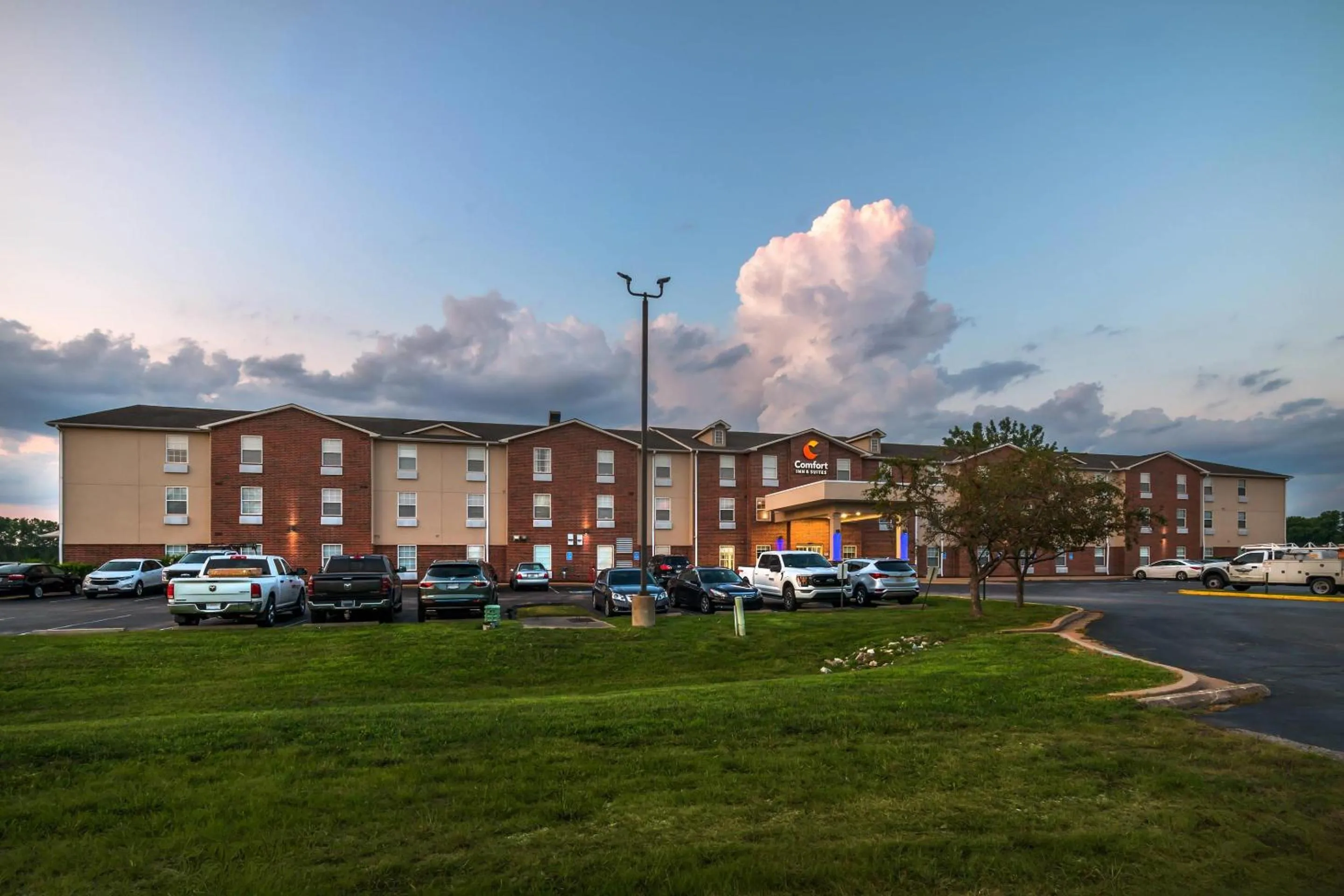 Property building in Comfort Inn & Suites Chesterfield - St Louis