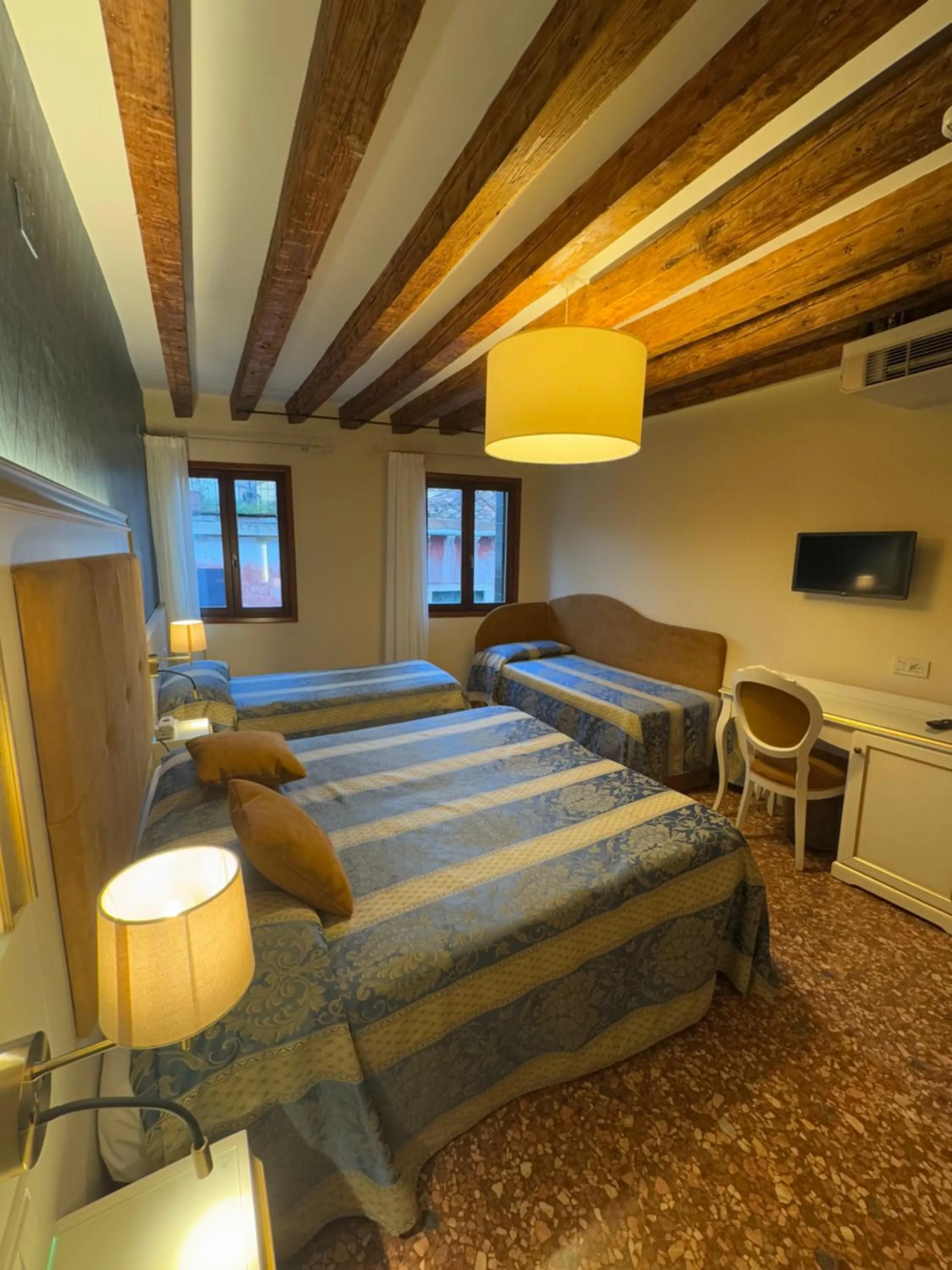 furniture, Bed in Hotel Tivoli