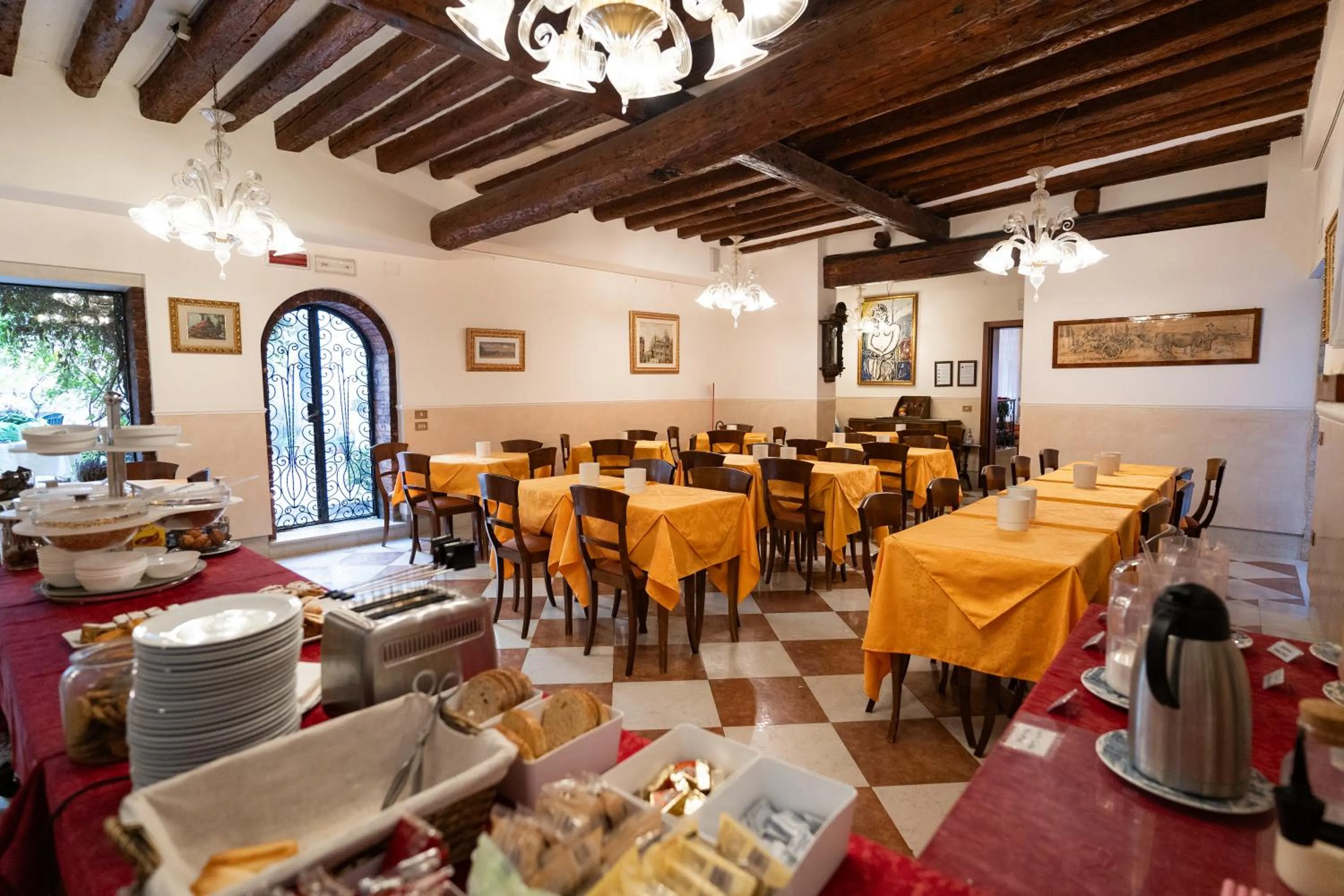 Food and drinks in Hotel Tivoli