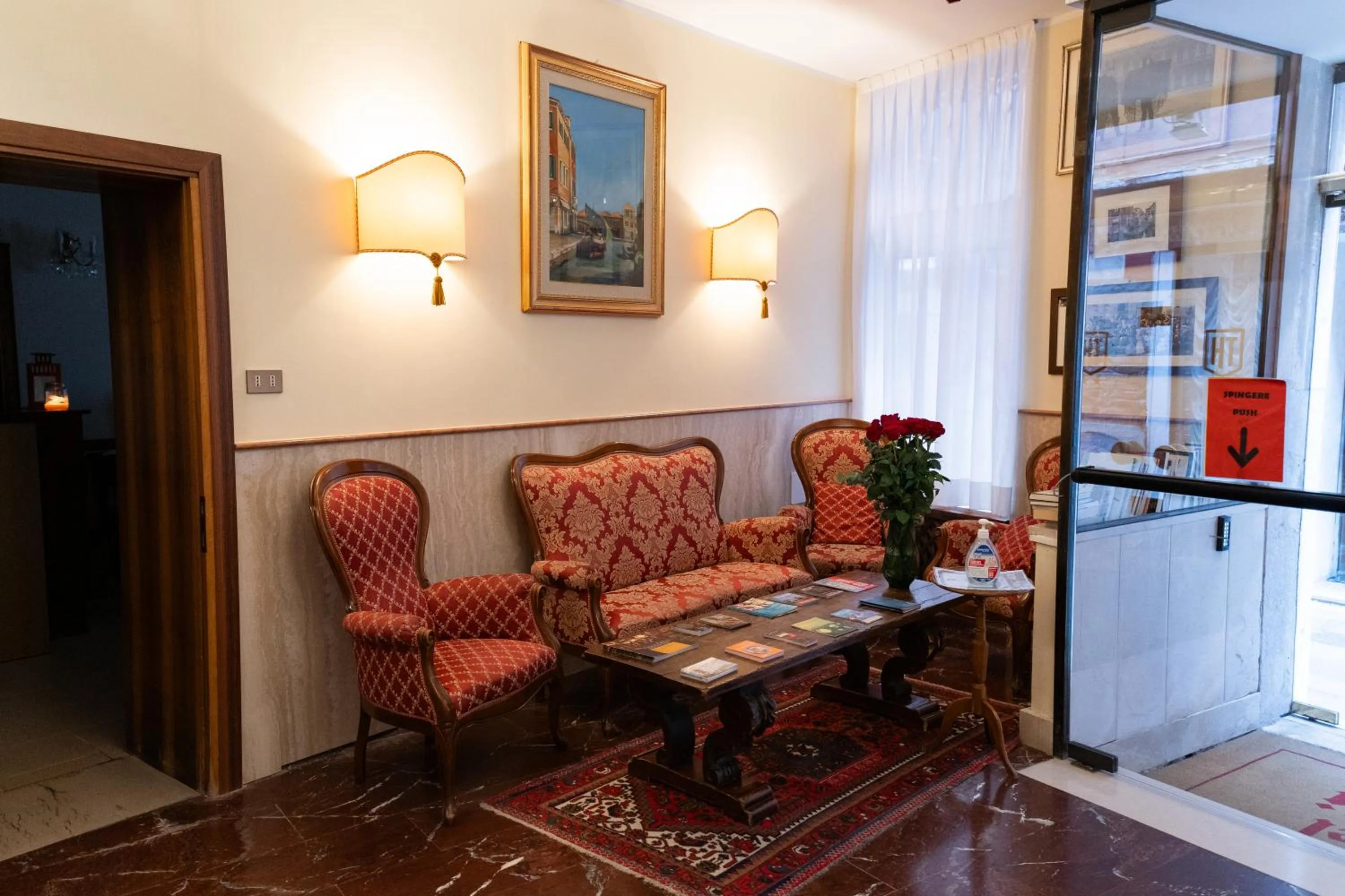 Facade/entrance in Hotel Tivoli