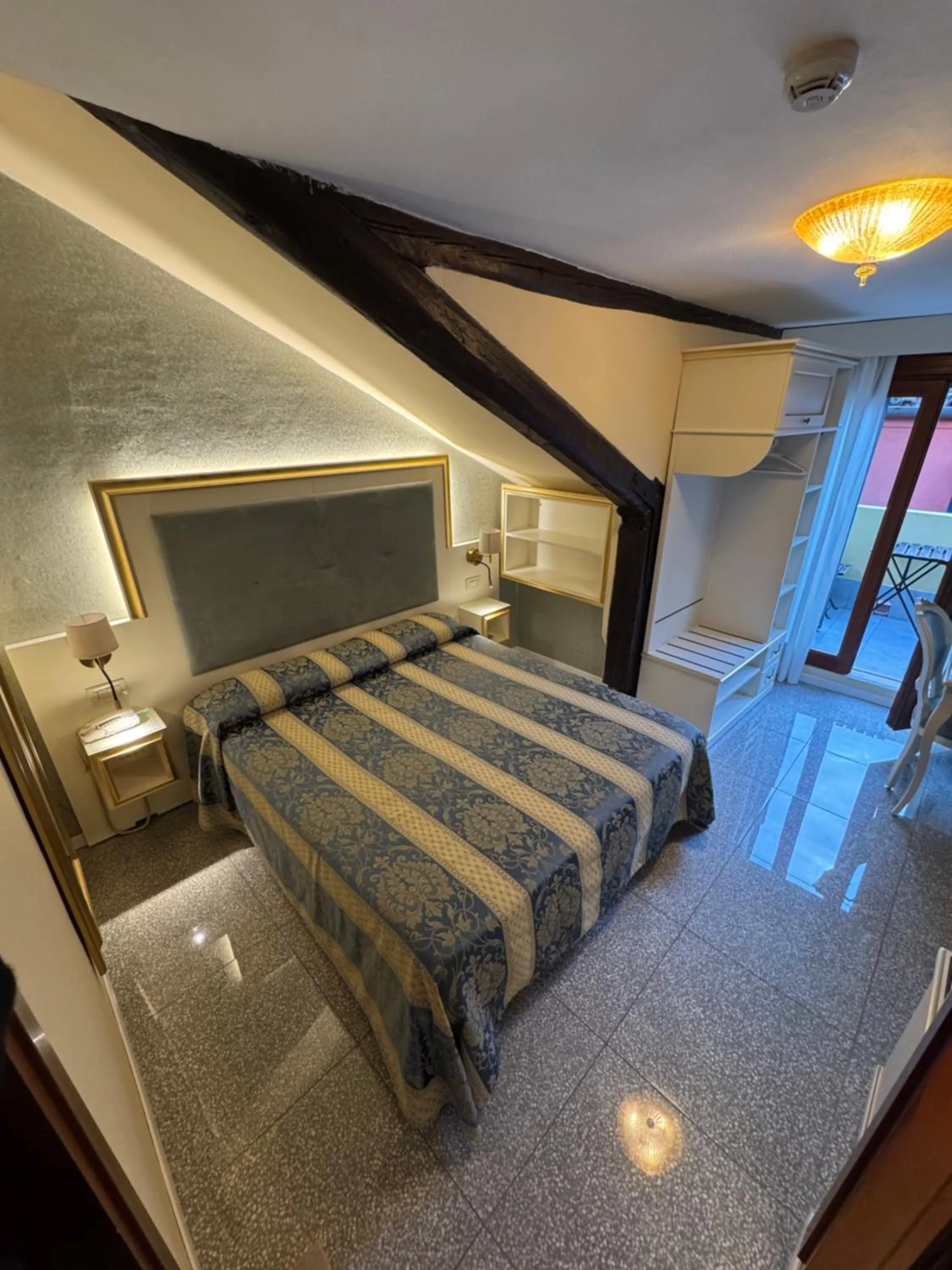 furniture, Bed in Hotel Tivoli