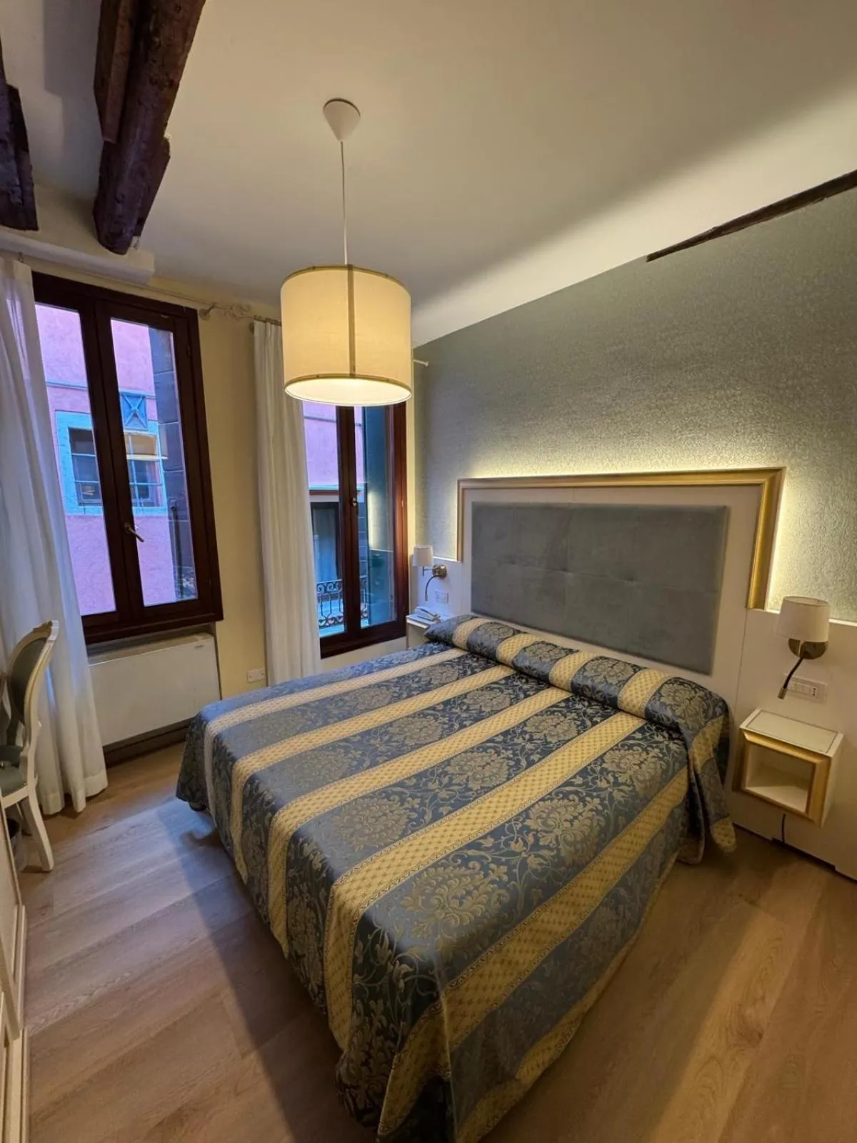 Bedroom, Bed in Hotel Tivoli