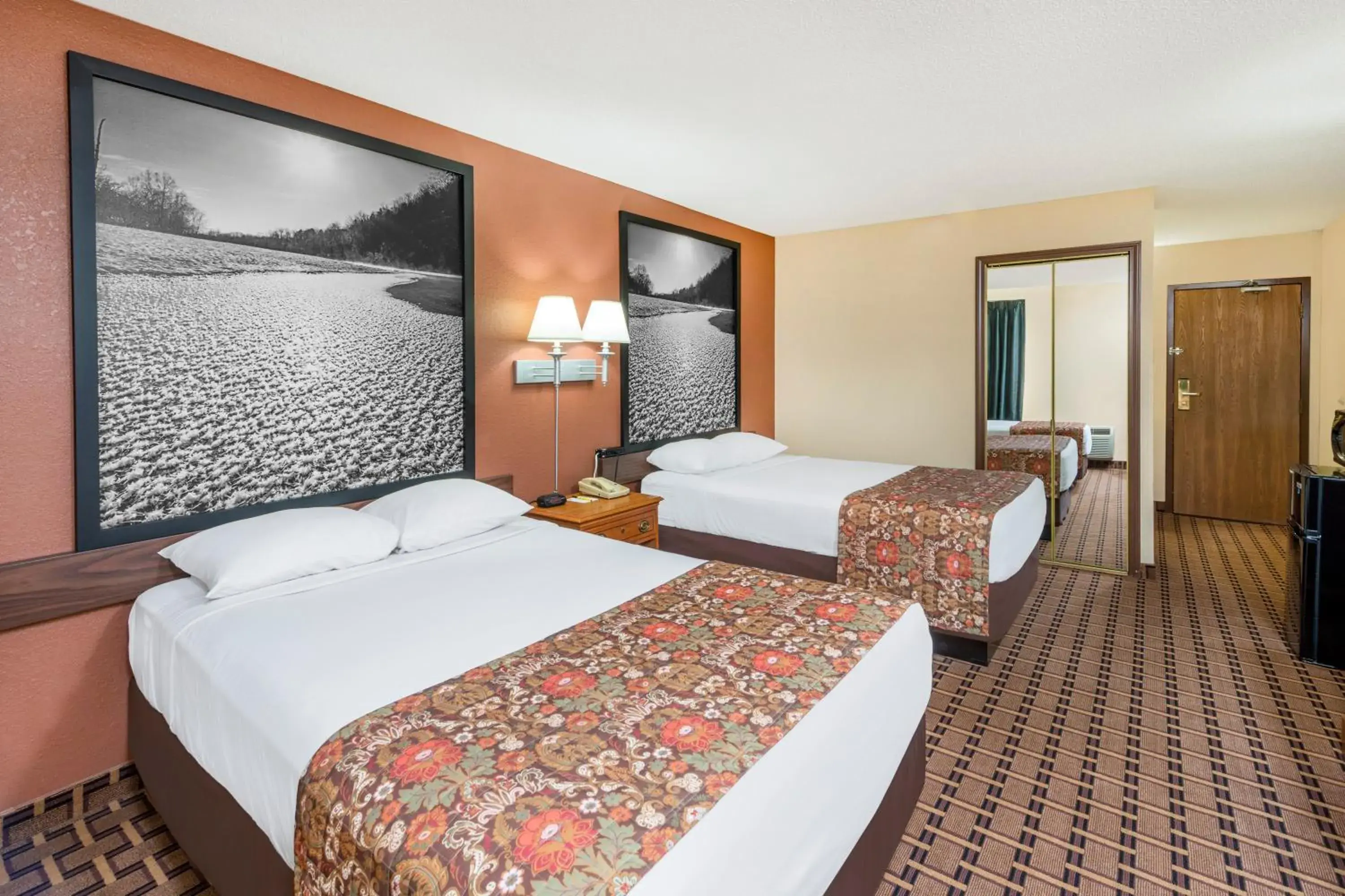 Double Room with Two Double Beds - Non-Smoking in Super 8 by Wyndham Charleston Sikeston East MO Double Room with Two Double Beds - Non-Smoking in Super 8 by Wyndham Charleston Sikeston East MO