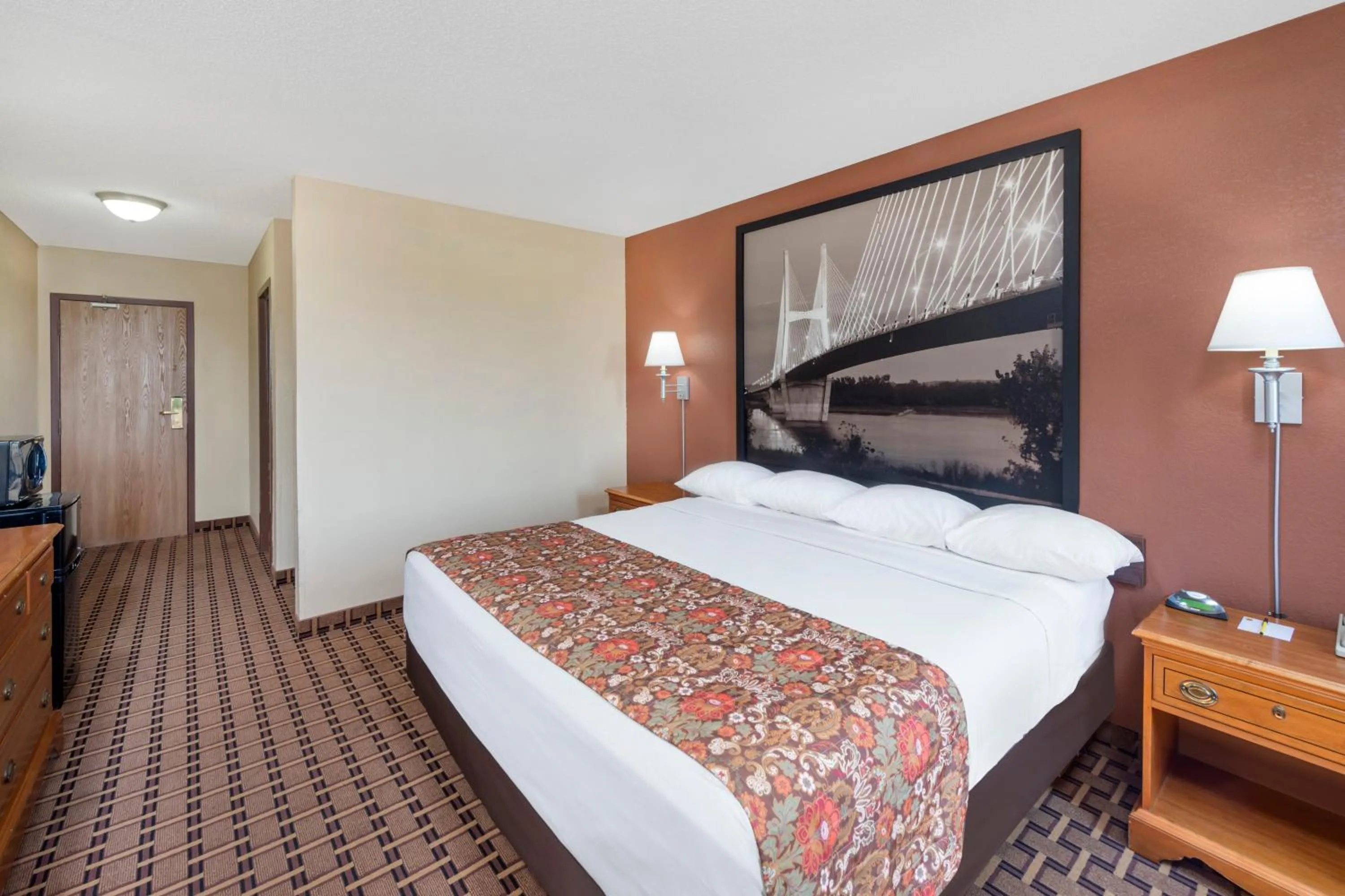 Bedroom, Bed in Super 8 by Wyndham Charleston Sikeston East MO