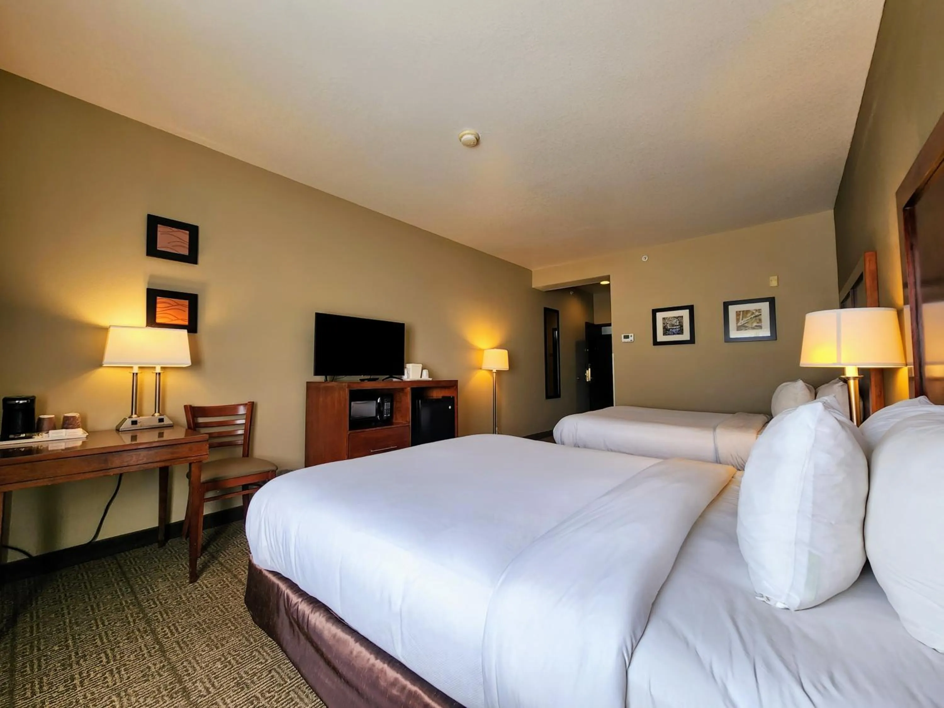 Photo of the whole room, Bed in Comfort Inn Bolivar