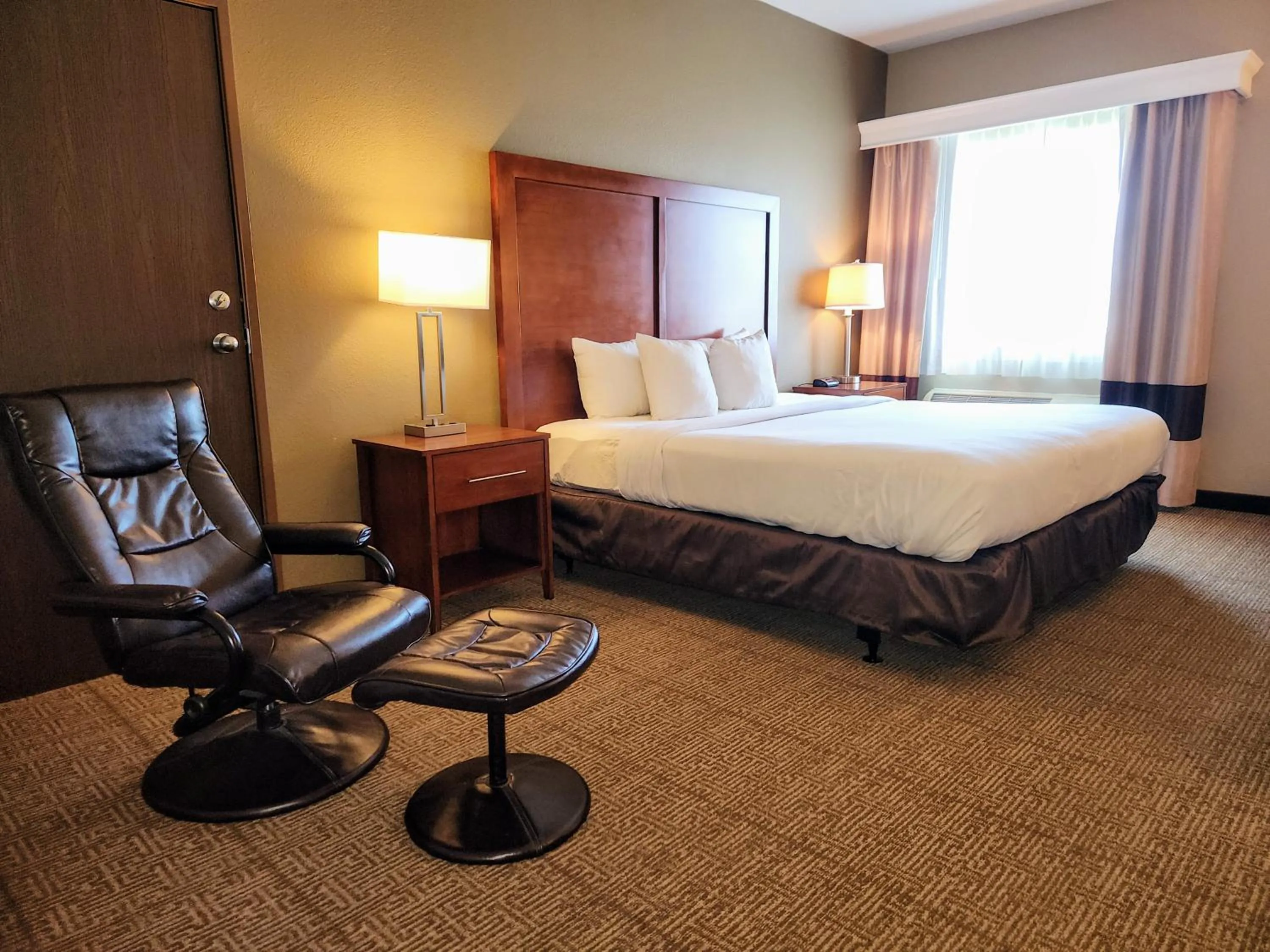 Photo of the whole room, Bed in Comfort Inn Bolivar