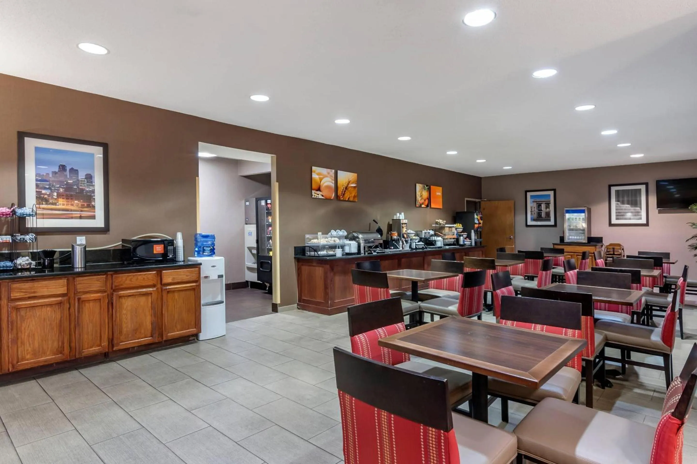 Breakfast in Comfort Inn & Suites Lees Summit - Kansas City