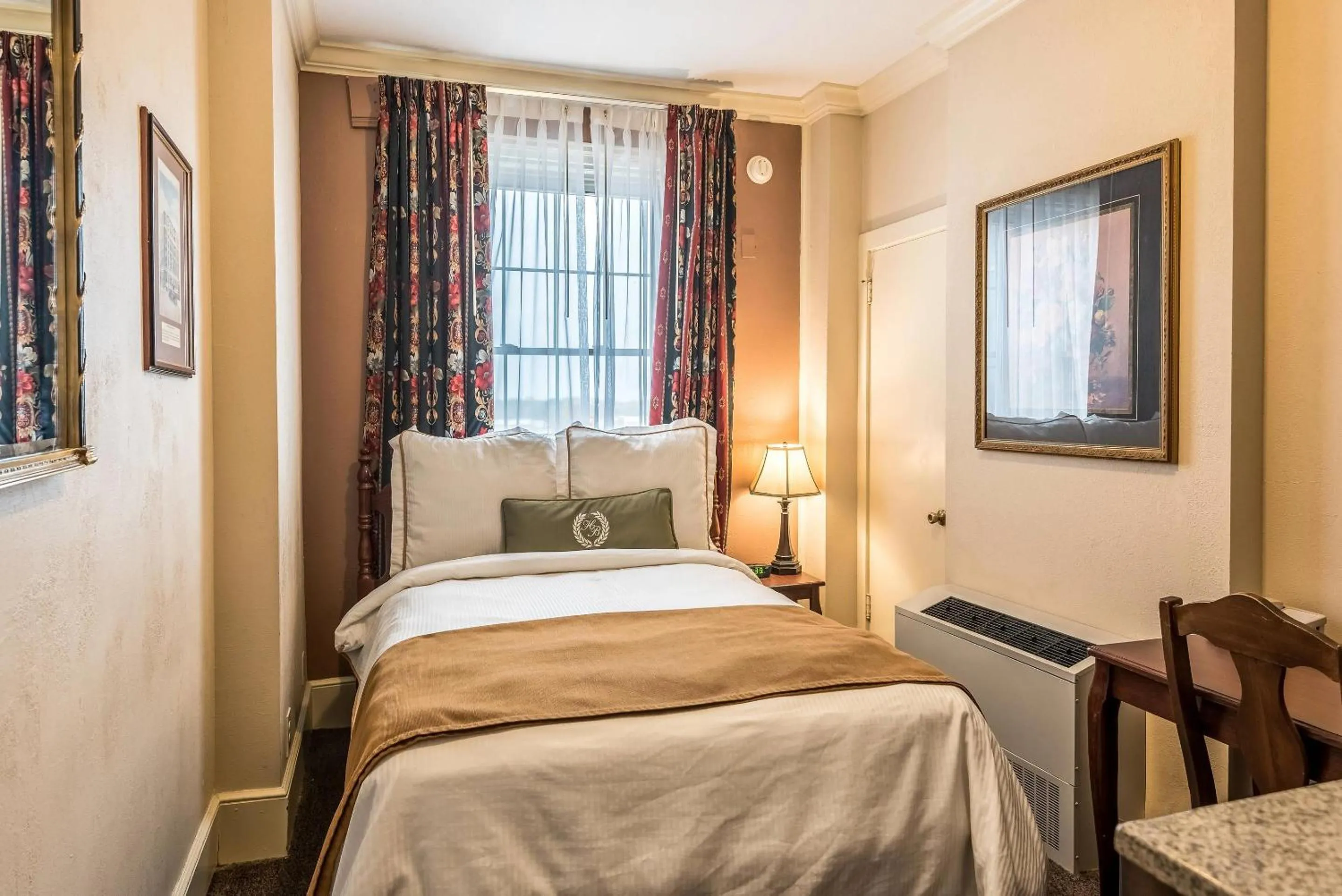 Bedroom, Bed in Hotel Bothwell Sedalia Central District, an Ascend Collection Hotel