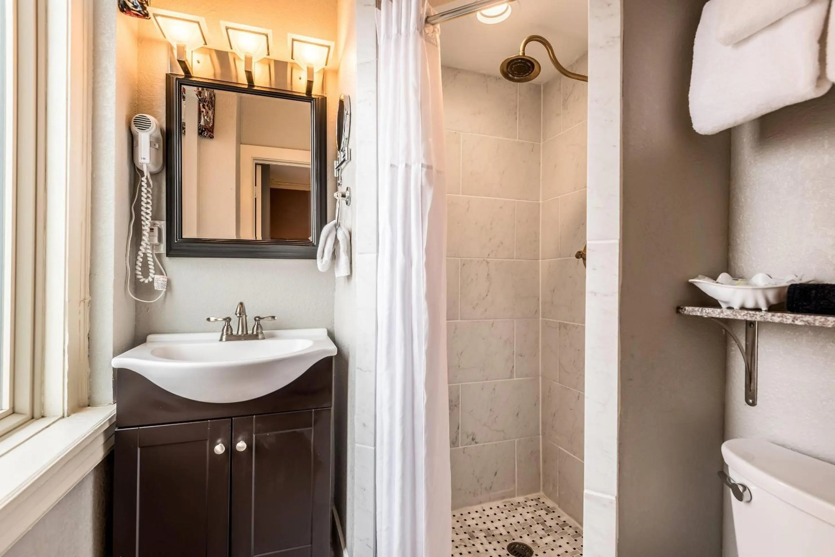 Bedroom in Hotel Bothwell Sedalia Central District, an Ascend Collection Hotel