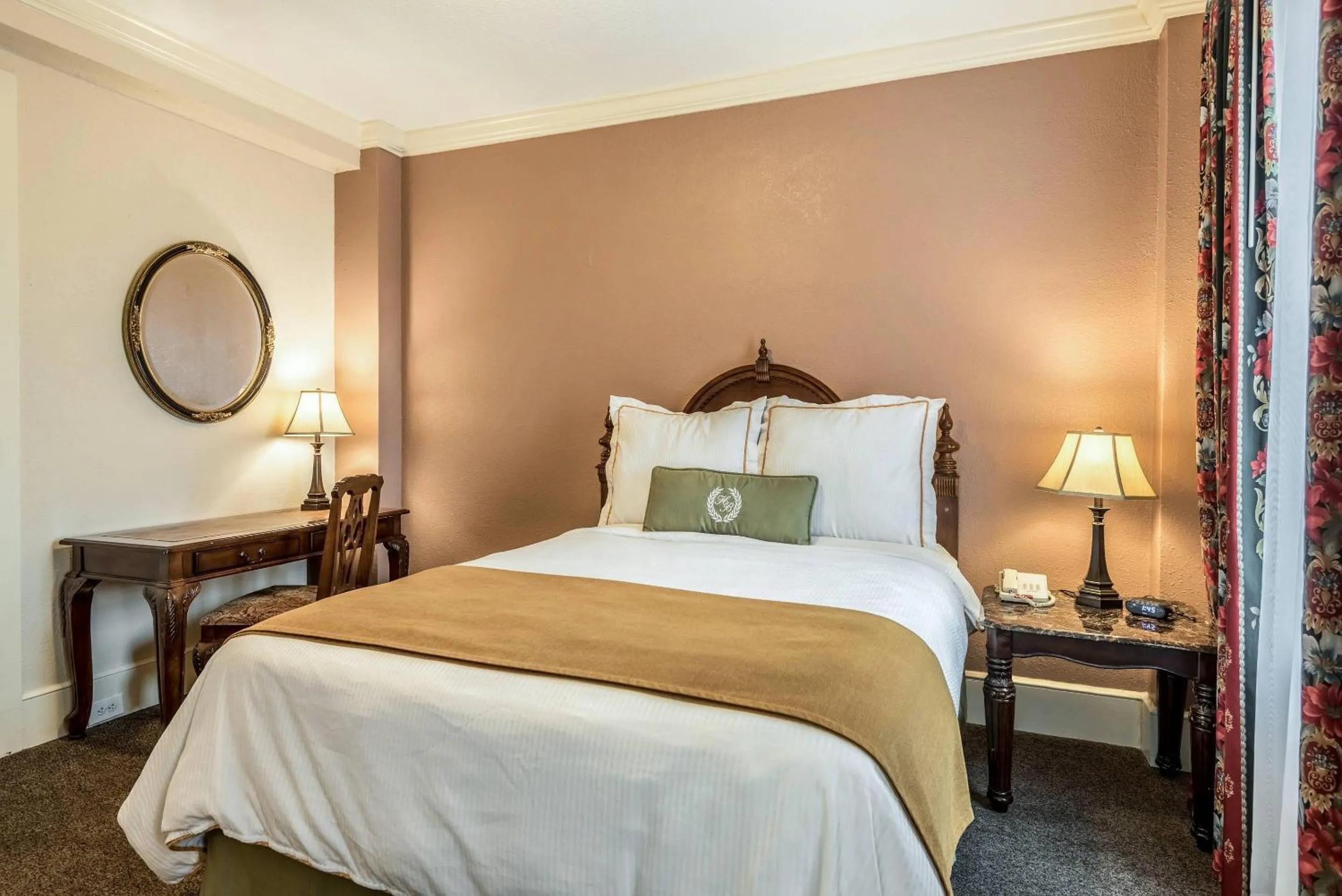 Bedroom, Bed in Hotel Bothwell Sedalia Central District, an Ascend Collection Hotel