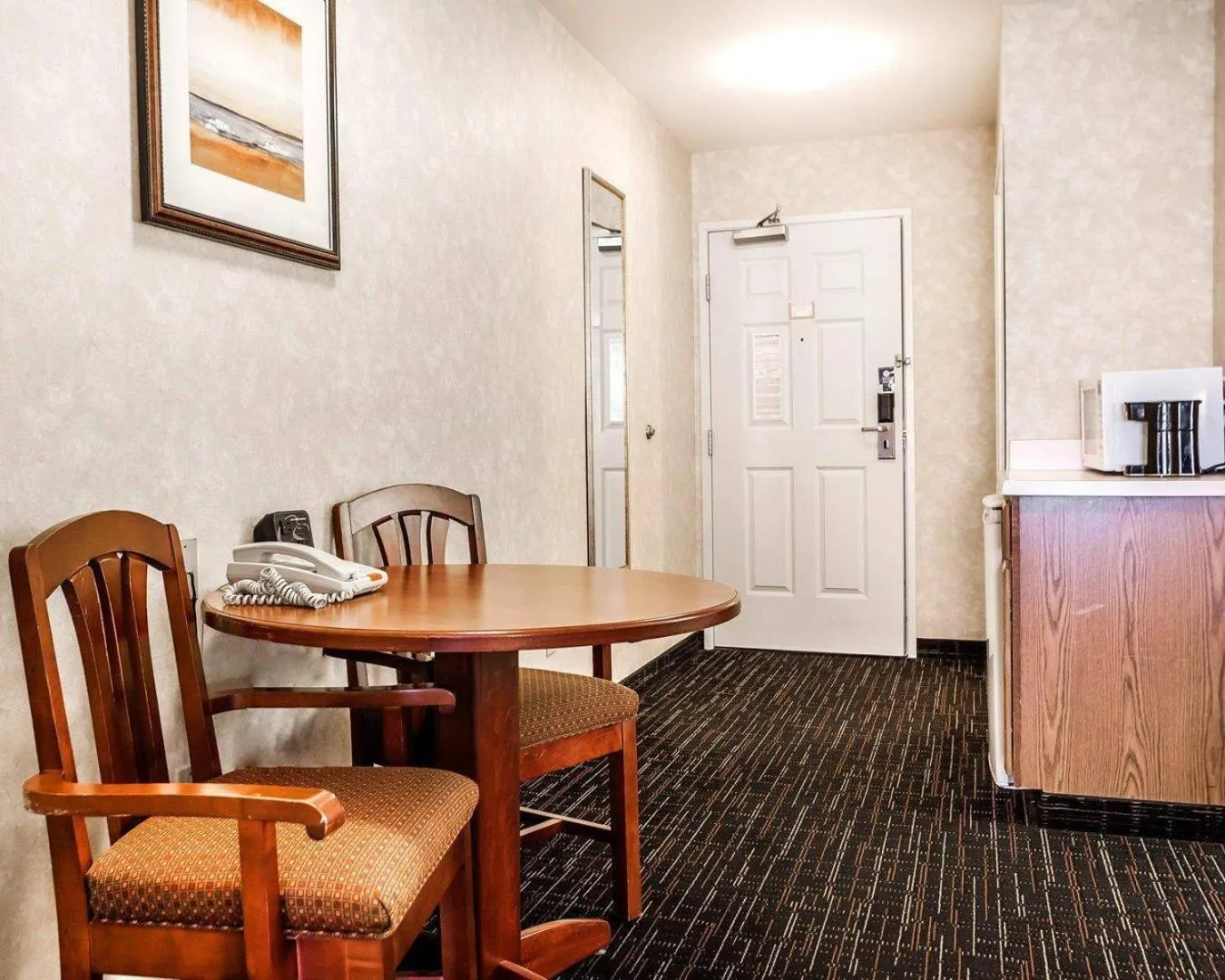 Bedroom in Comfort Suites Independence - Kansas City