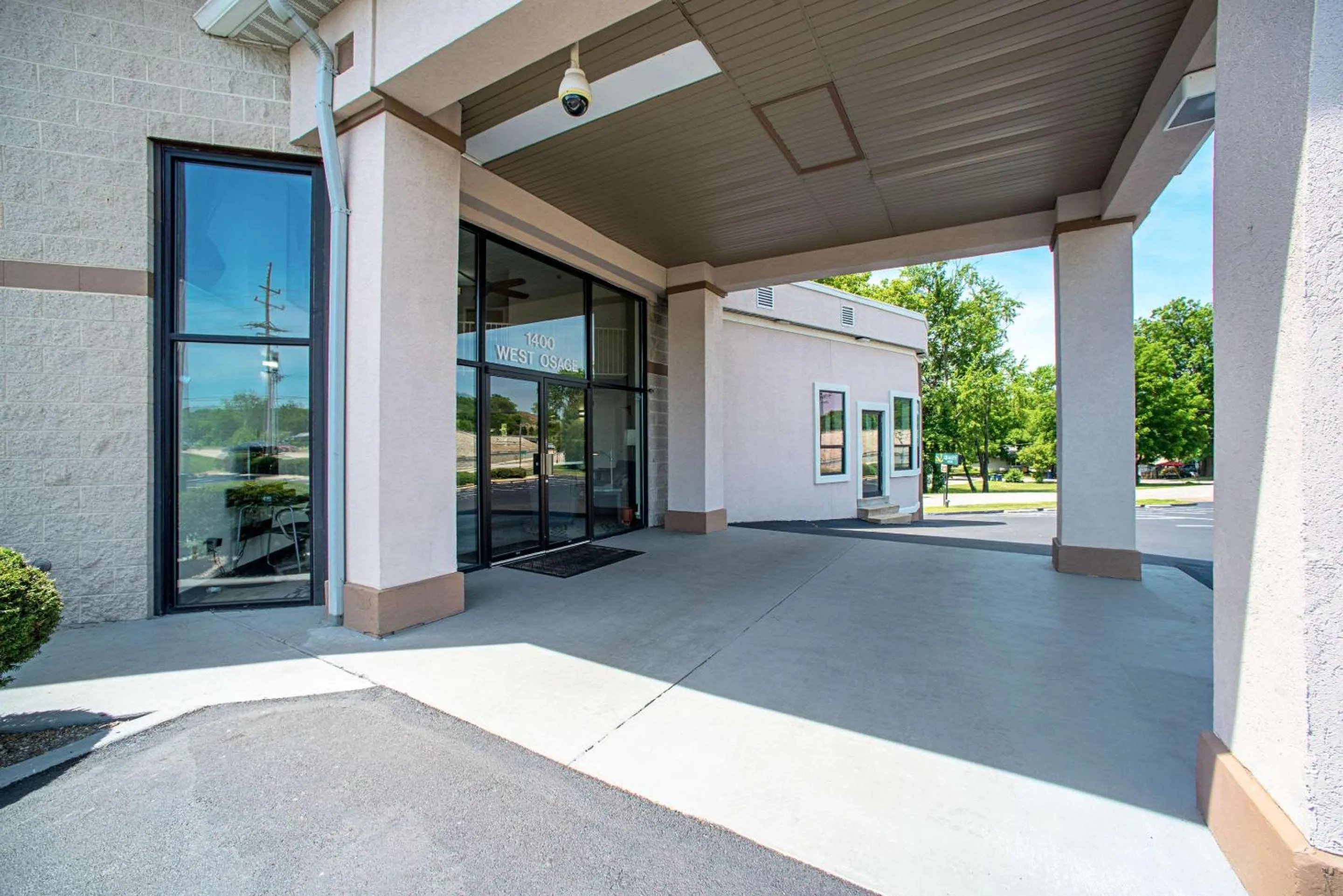 Property building in Quality Inn Near Six Flags St. Louis