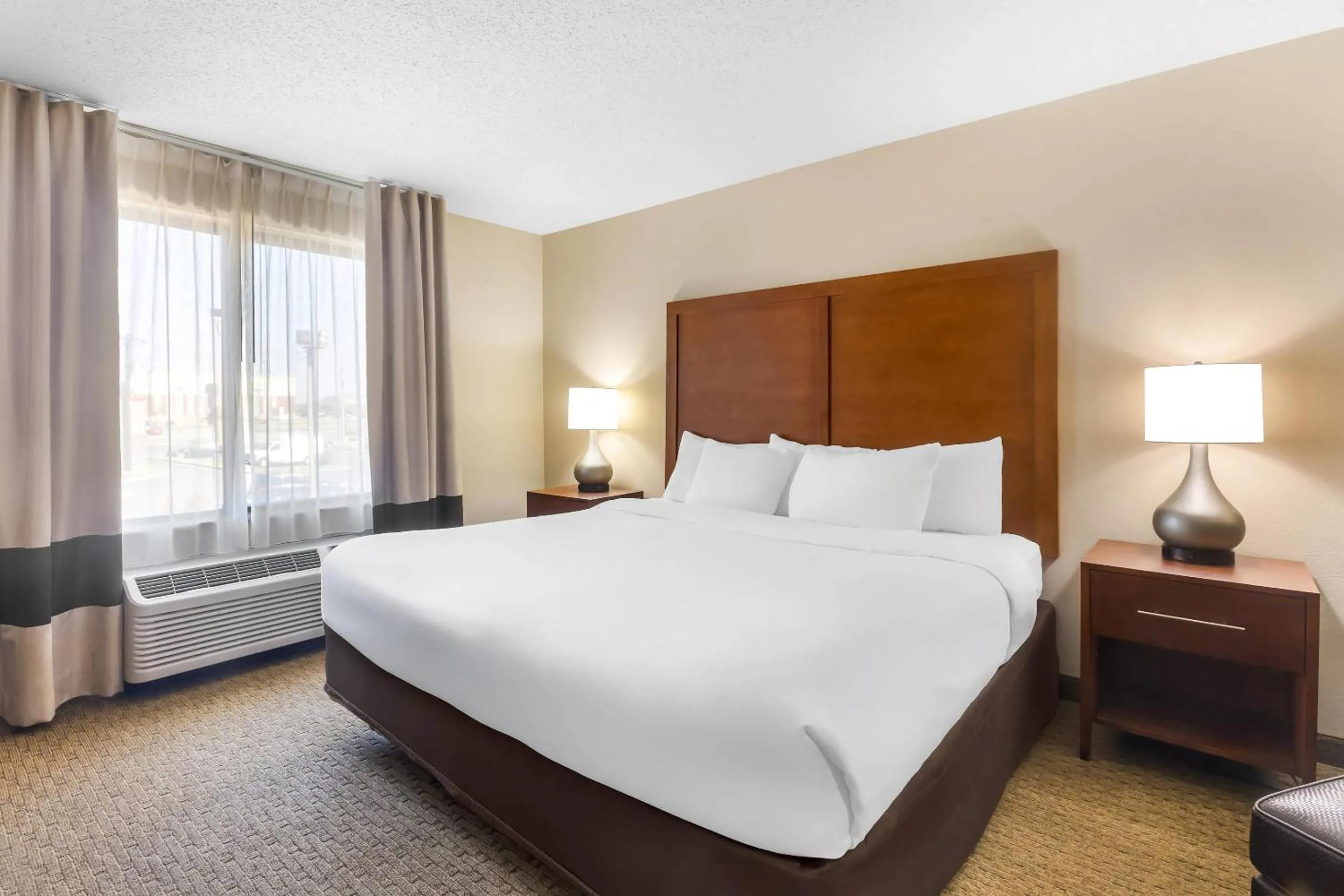 Bedroom, Bed in Comfort Inn & Suites Sikeston I-55