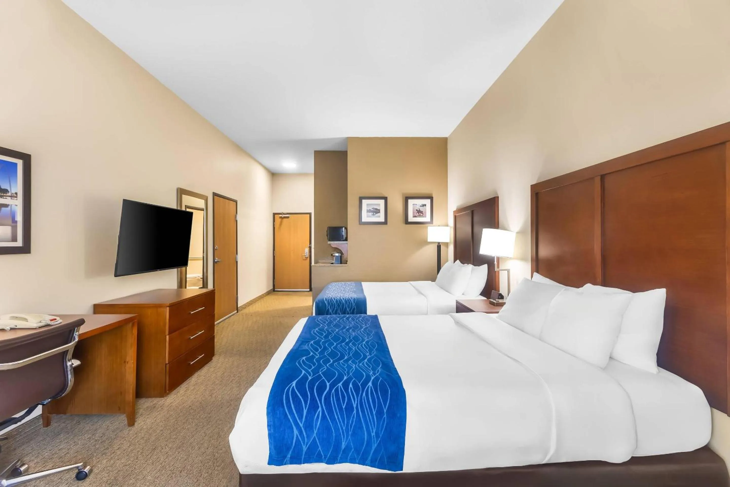 Bedroom, Bed in Comfort Inn & Suites Sikeston I-55