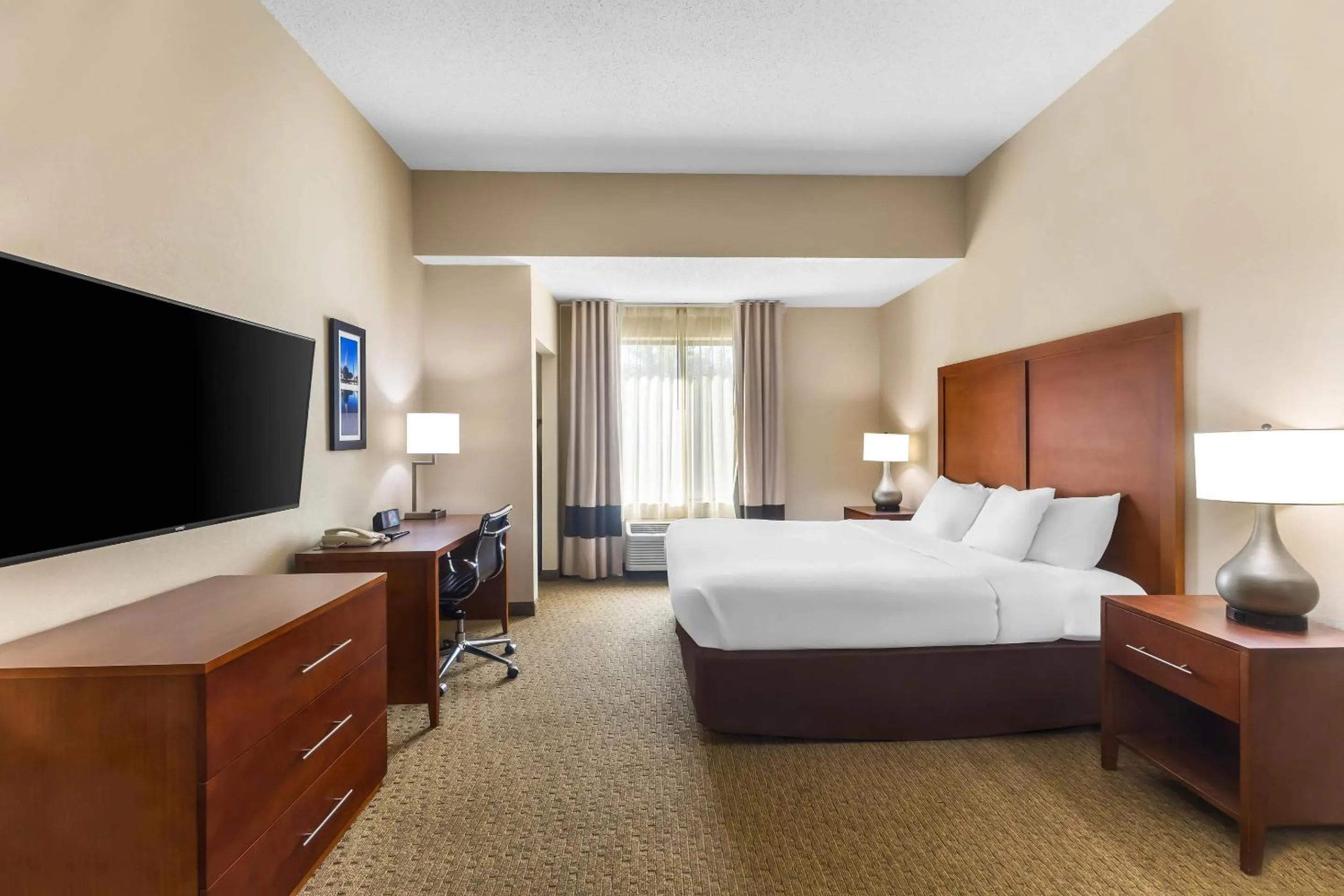Bedroom, Bed in Comfort Inn & Suites Sikeston I-55