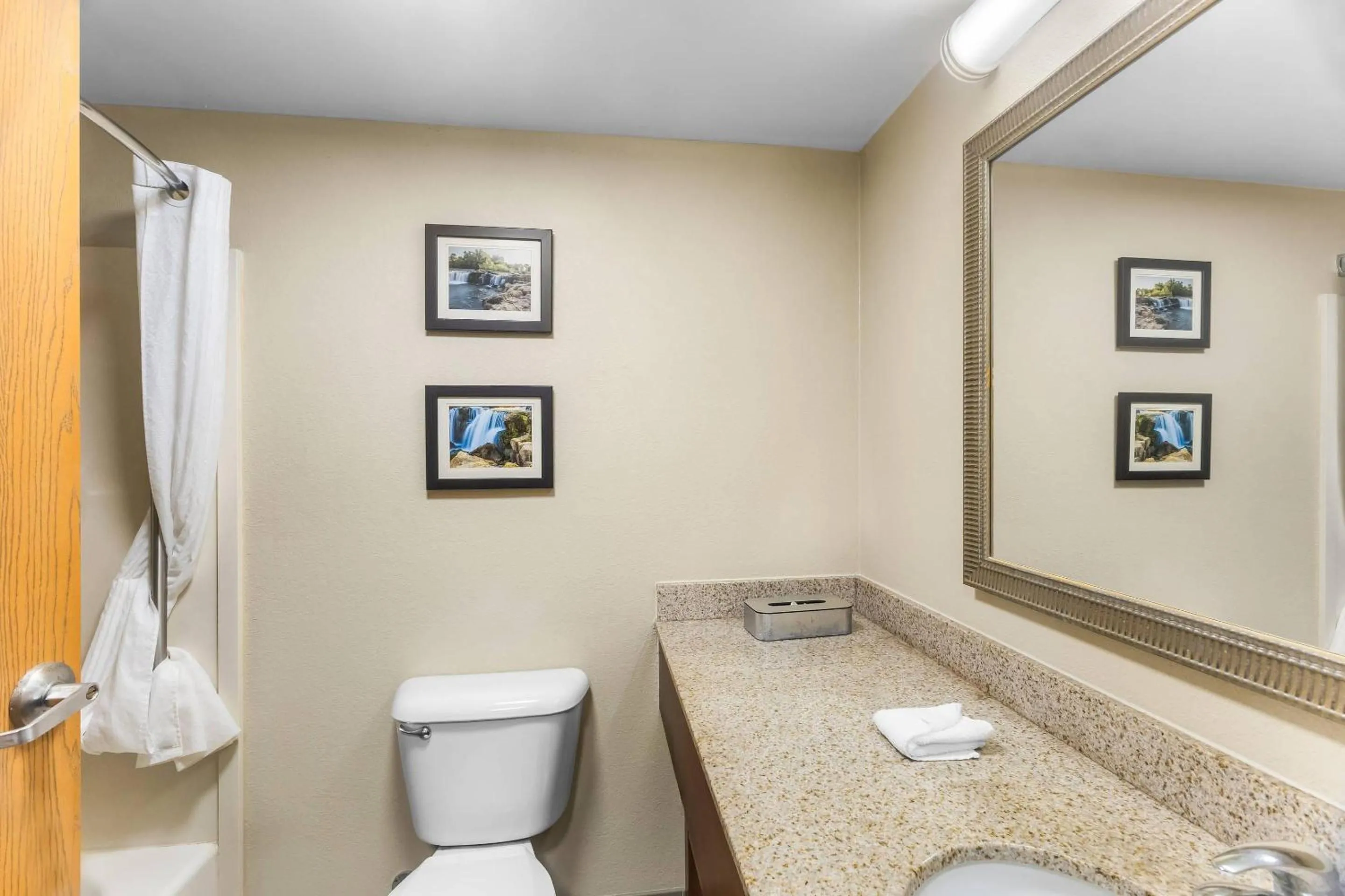 Bedroom in Comfort Inn & Suites Sikeston I-55