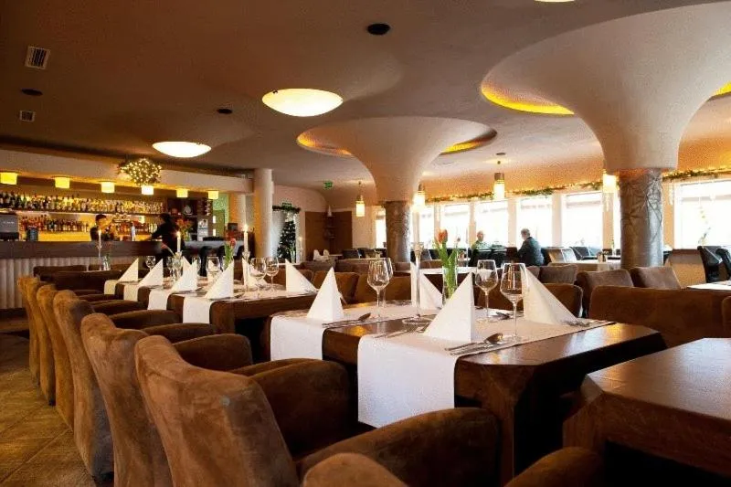 Restaurant/places to eat in Hotel i Restauracja ABIS