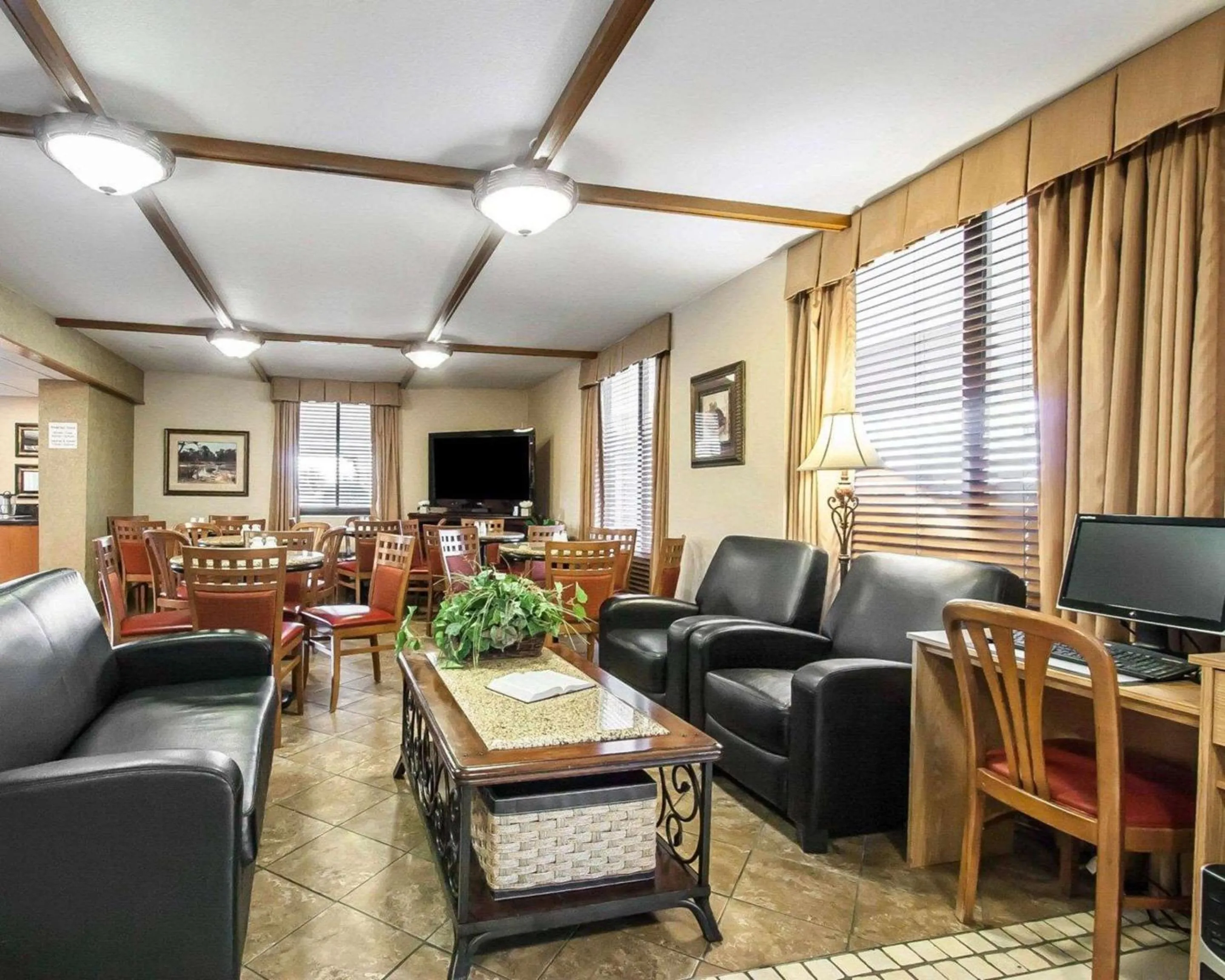 Lobby or reception in Quality Inn & Suites North