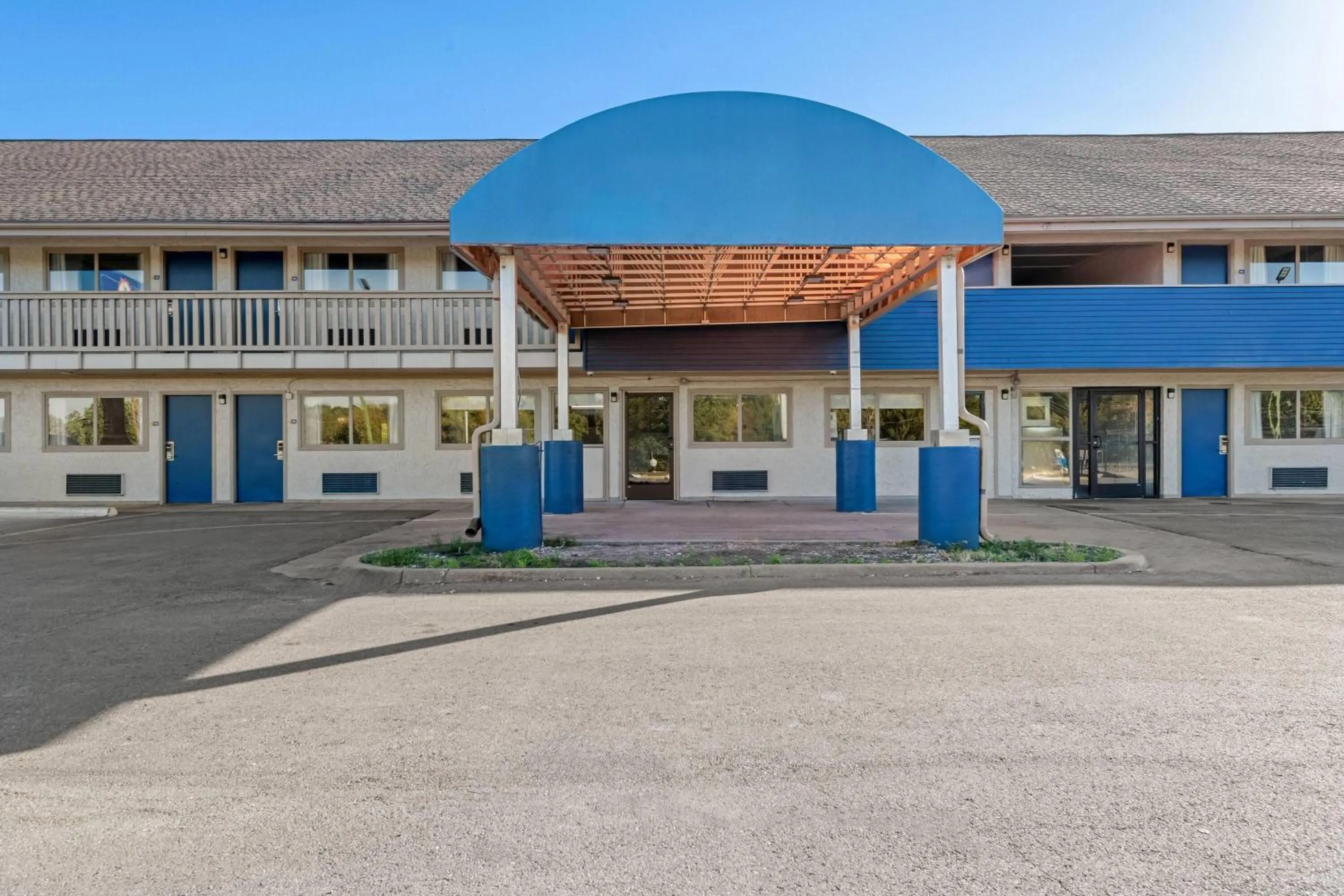 Property building in Days Inn by Wyndham Independence