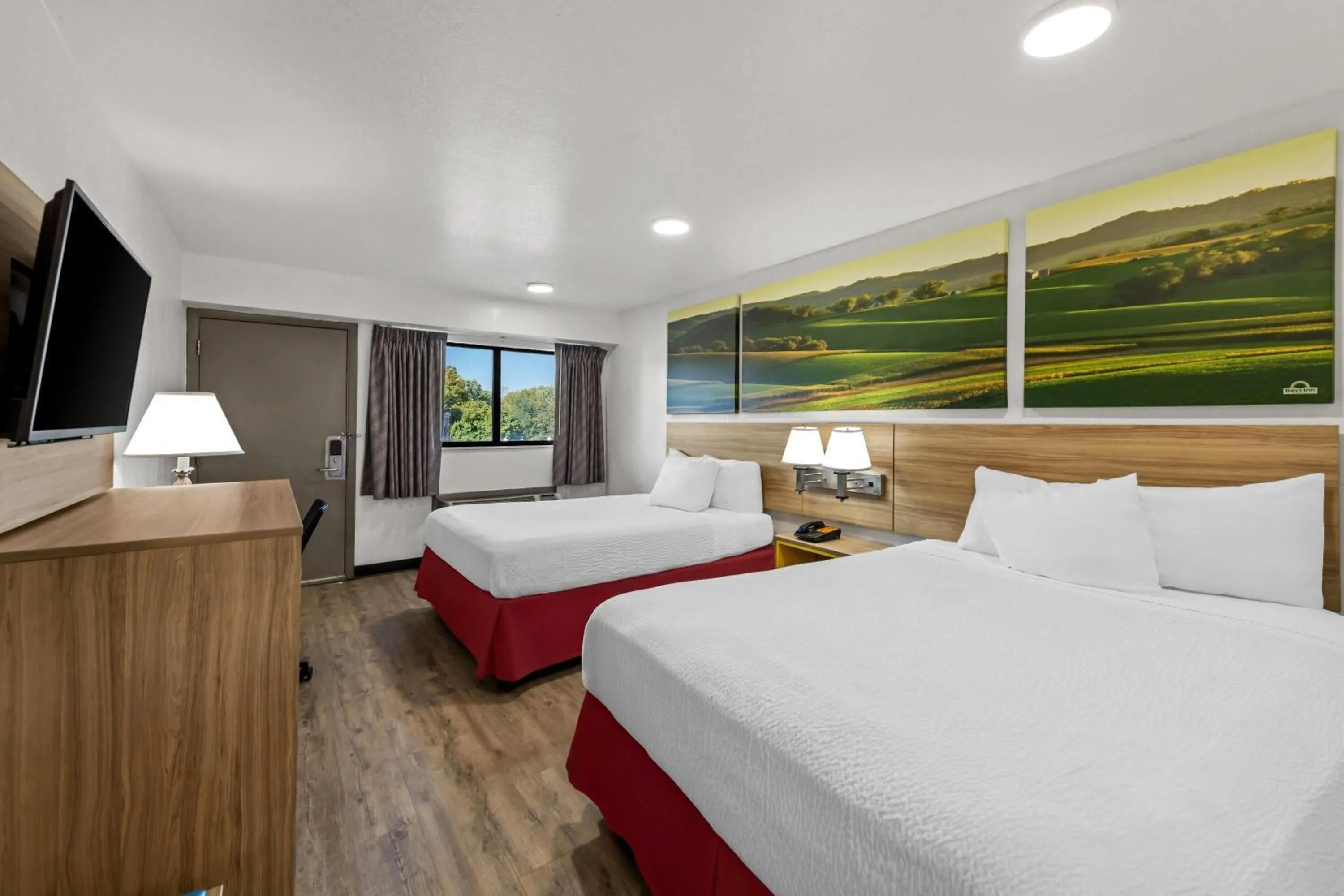 Bed in Days Inn by Wyndham Independence