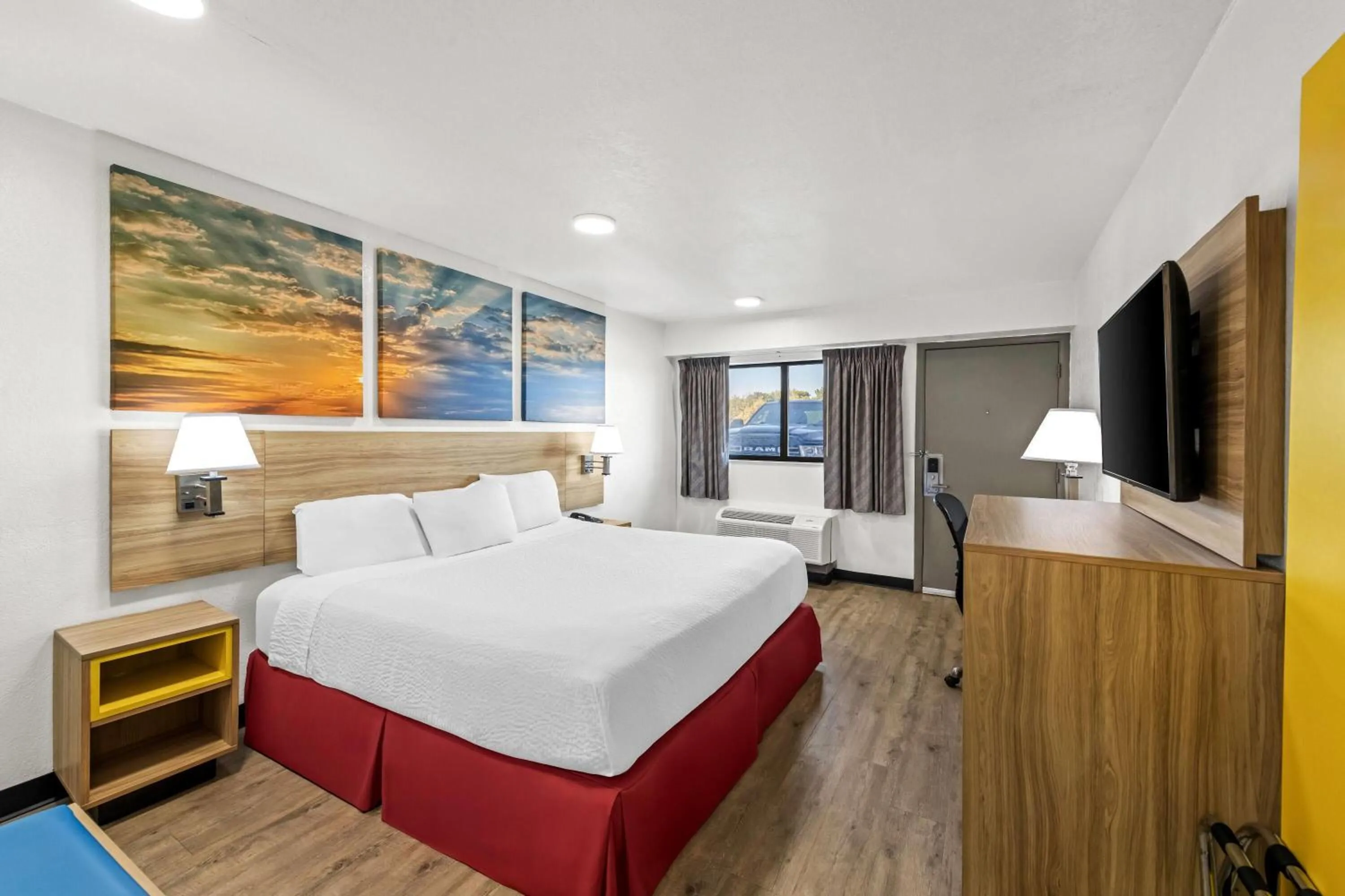 Bed in Days Inn by Wyndham Independence