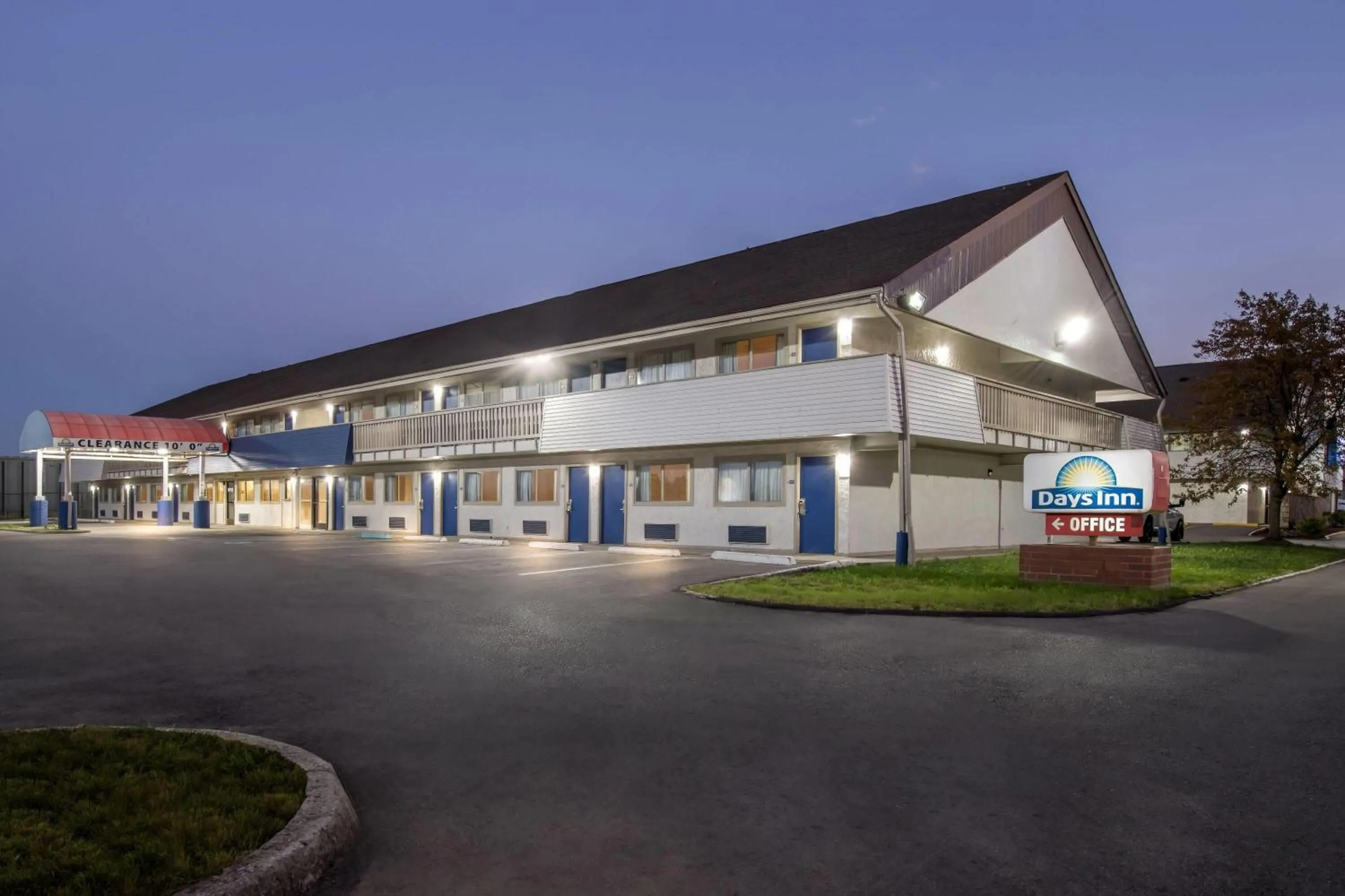 Property building in Days Inn by Wyndham Independence
