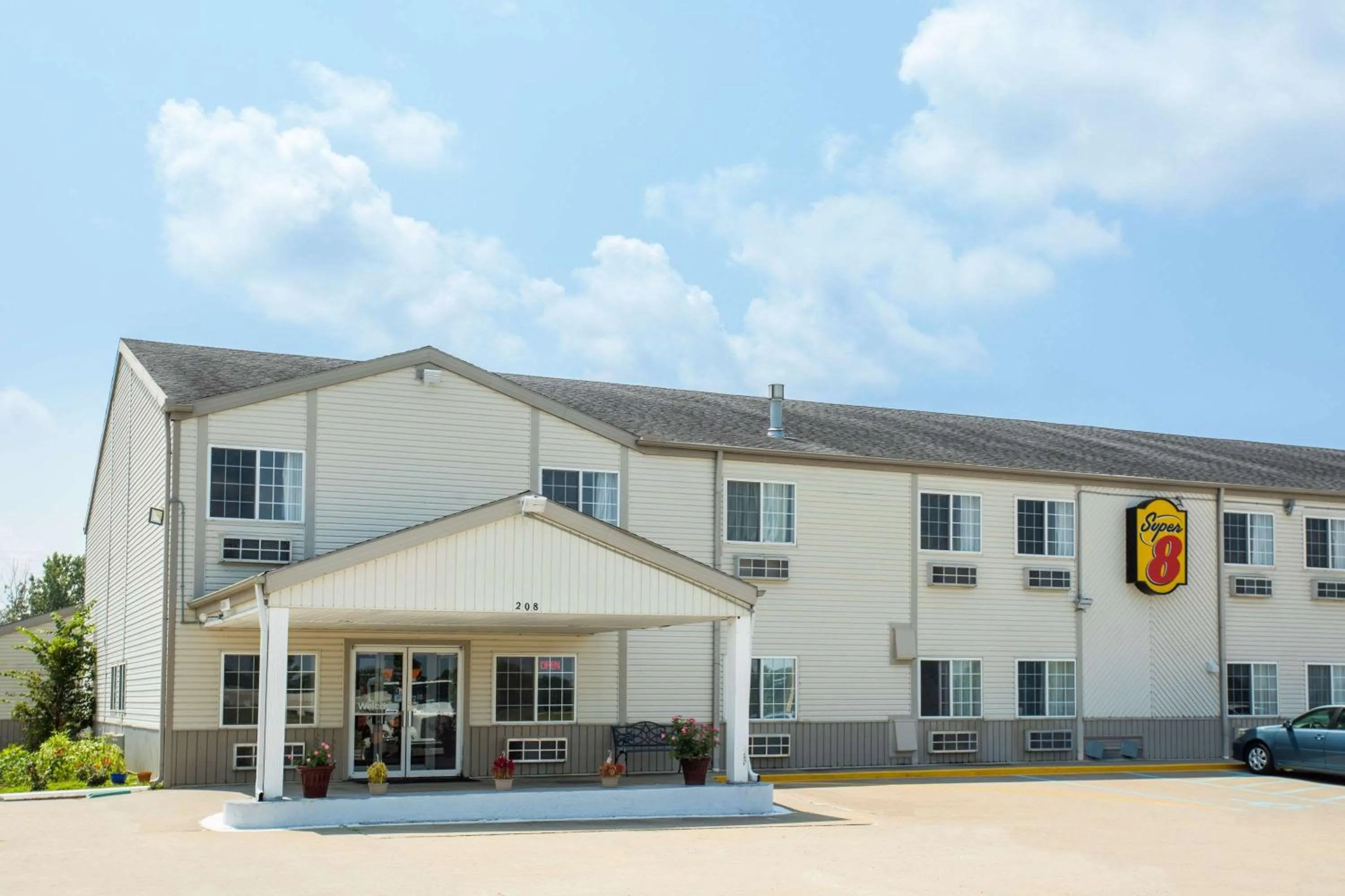 Property building in Super 8 by Wyndham Sweet Springs