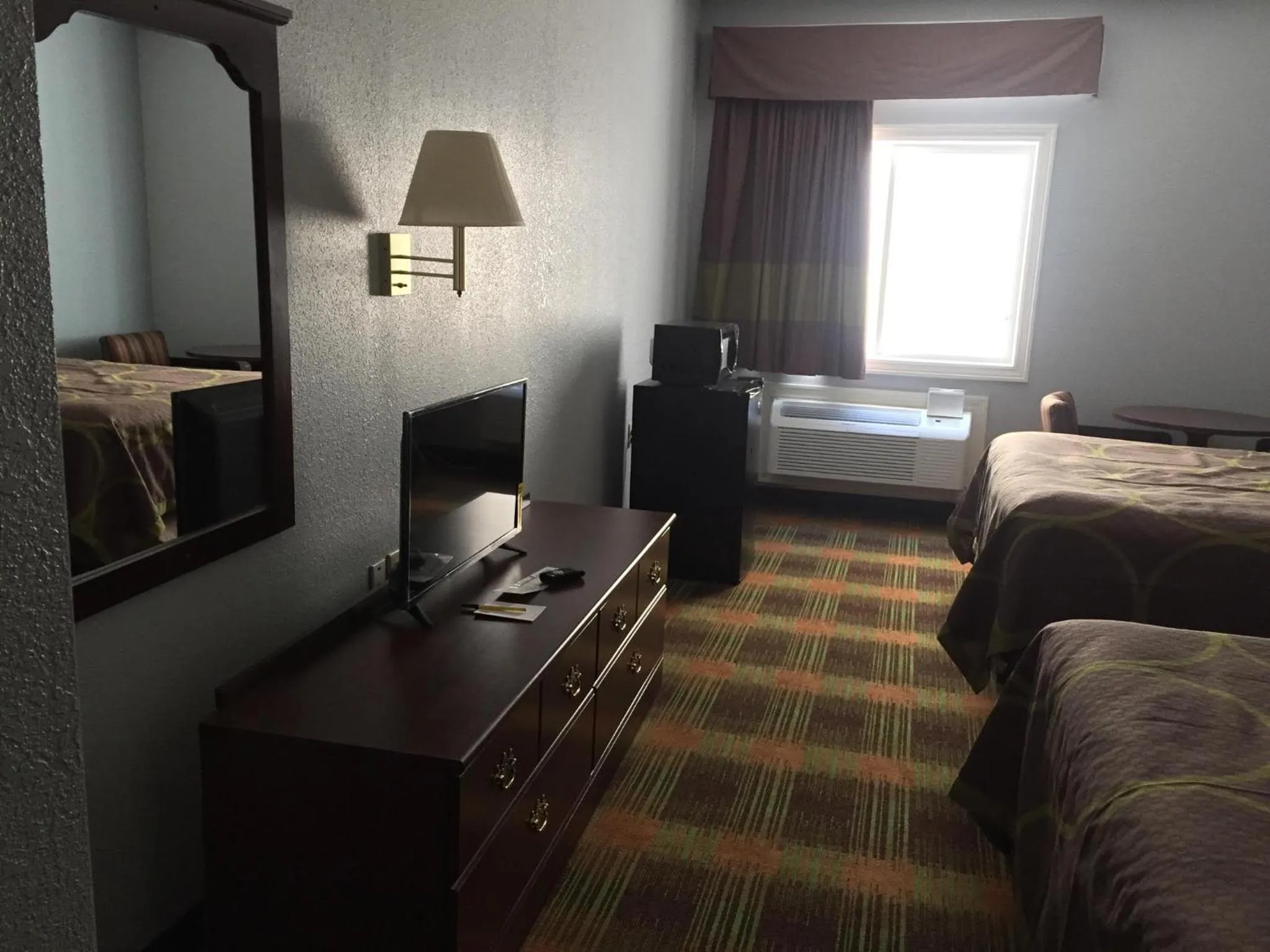 Bed in Super 8 by Wyndham Sweet Springs