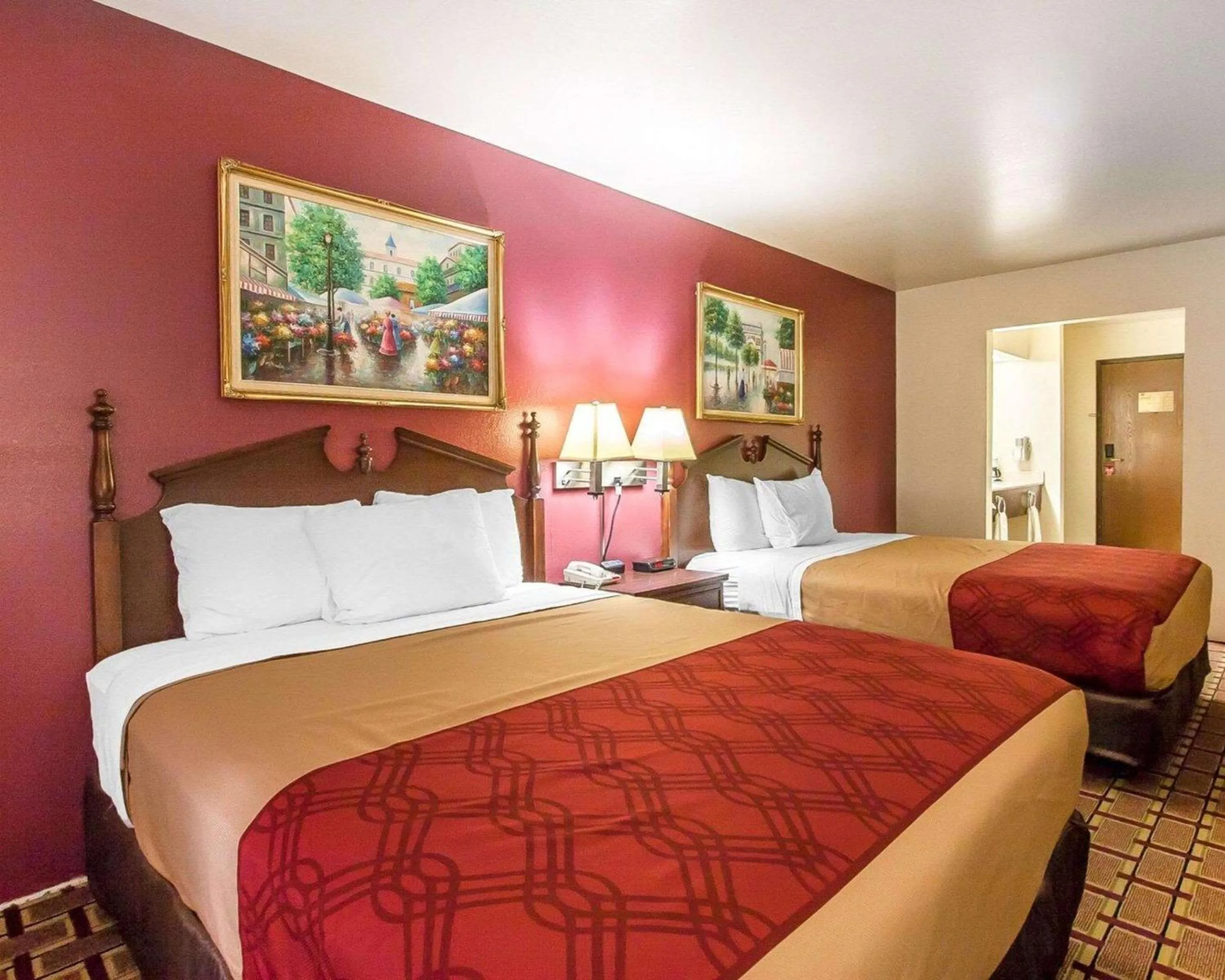 Photo of the whole room in Econo Lodge Dexter