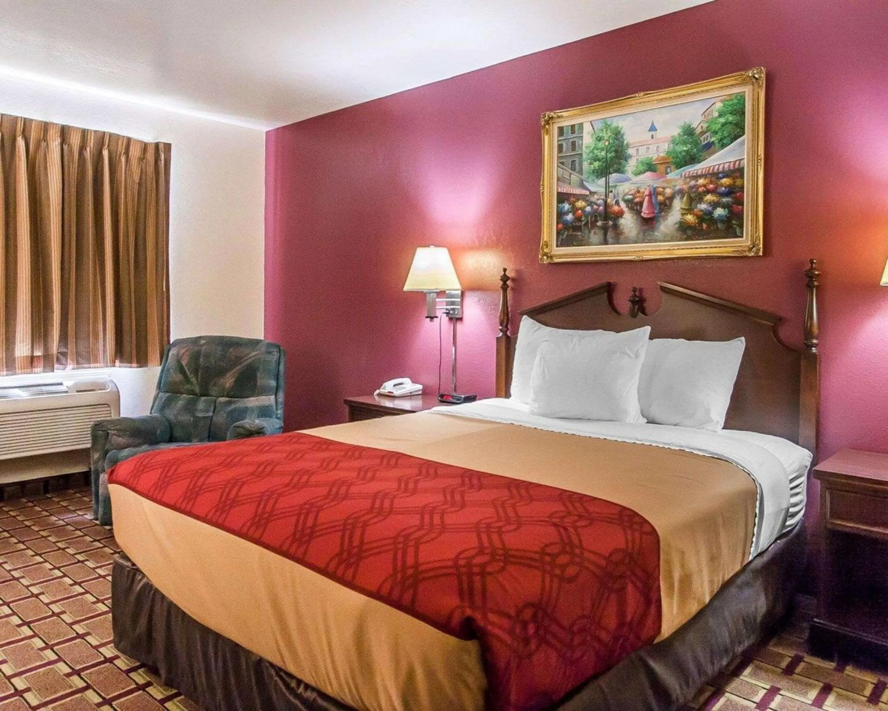 Photo of the whole room in Econo Lodge Dexter