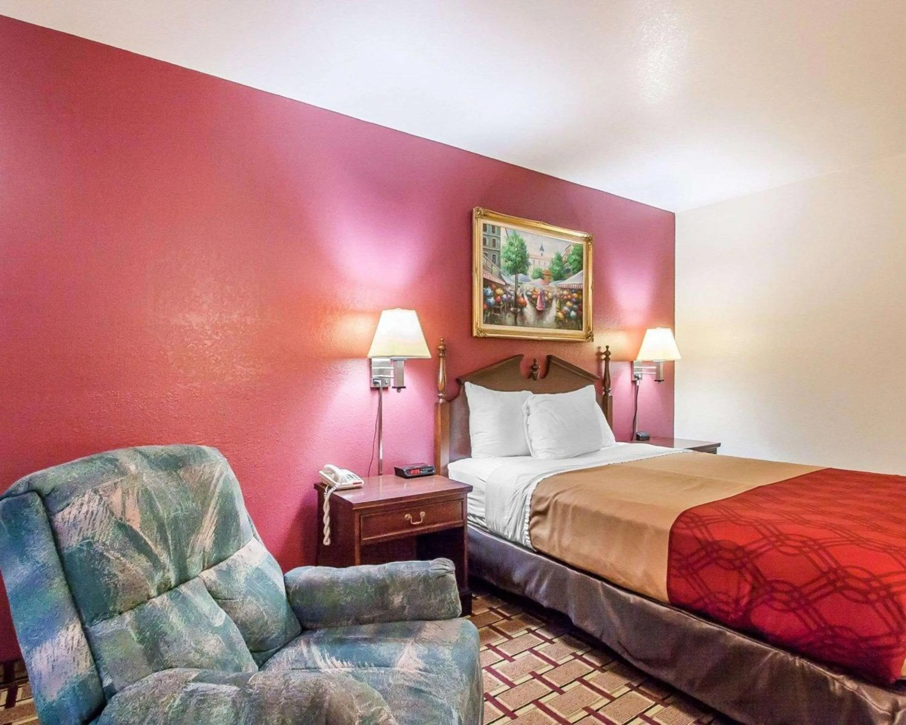 Photo of the whole room in Econo Lodge Dexter