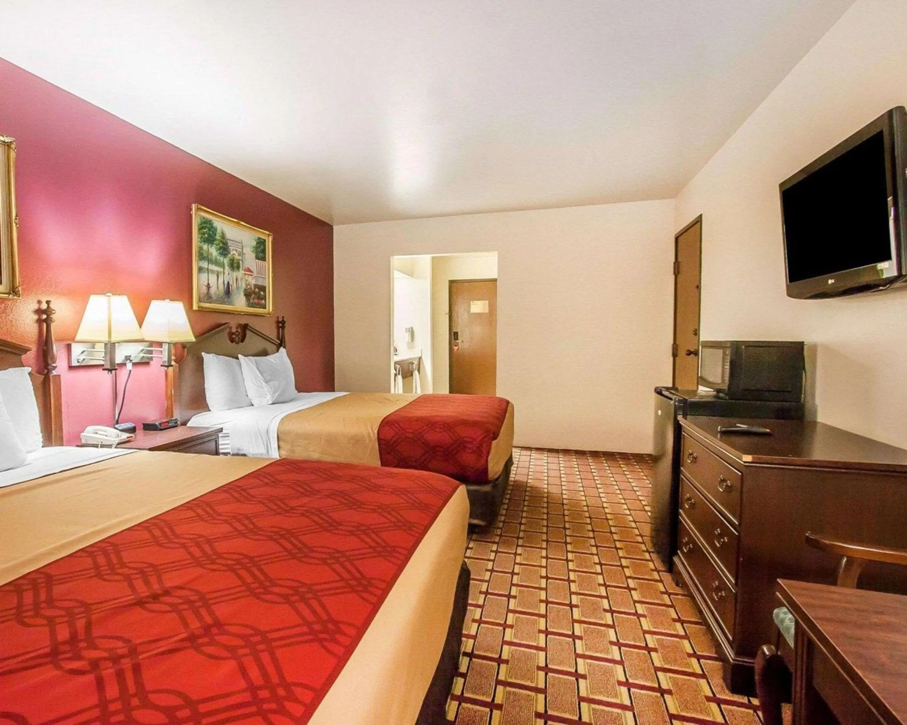 Photo of the whole room in Econo Lodge Dexter