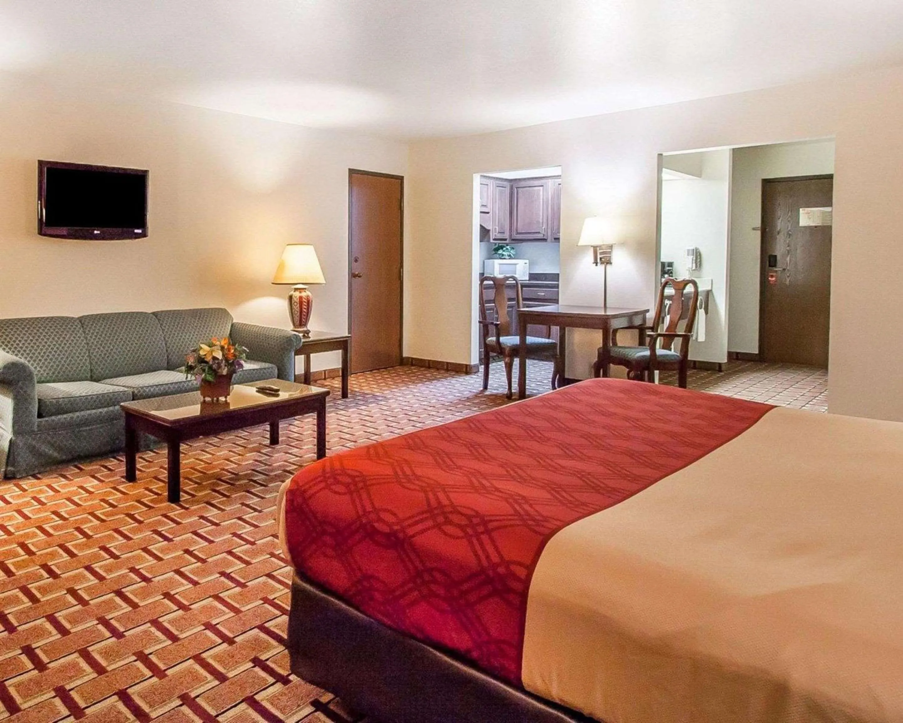 Photo of the whole room in Econo Lodge Dexter