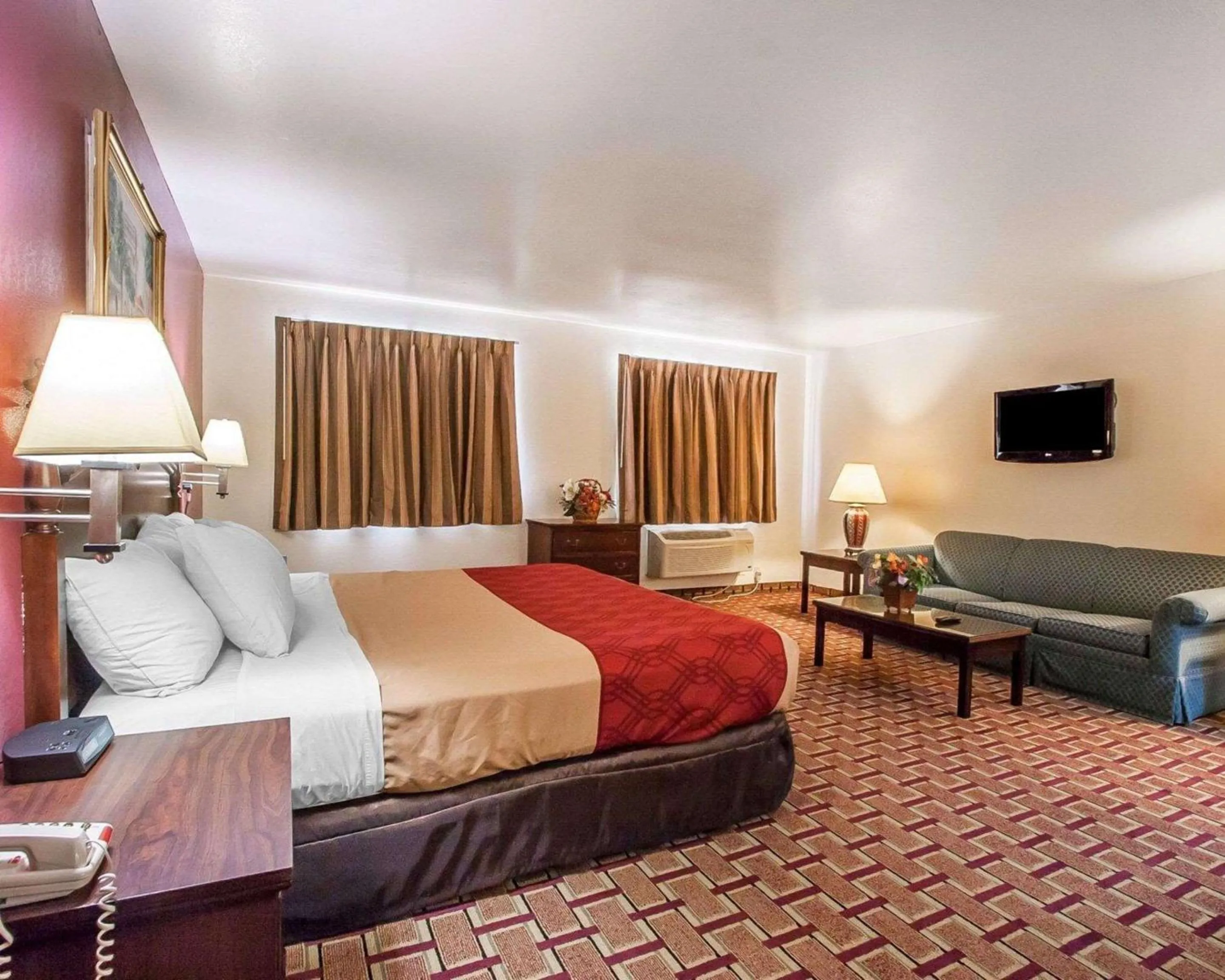 Photo of the whole room in Econo Lodge Dexter