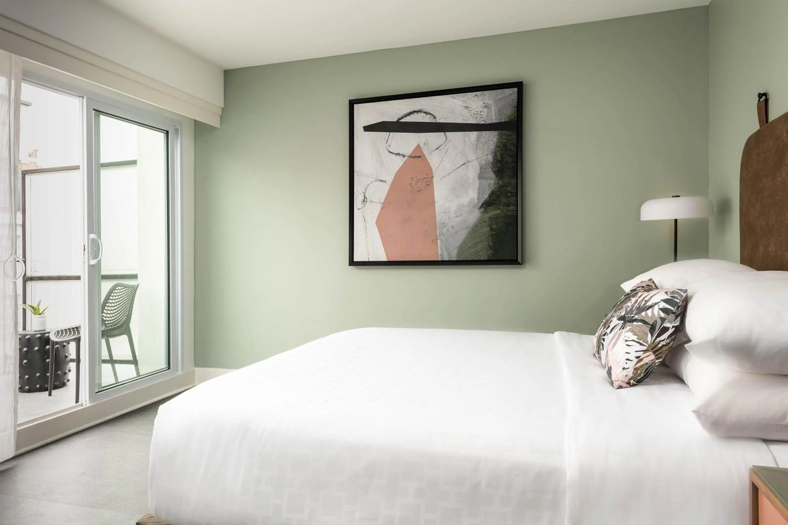 Bed in Holiday Inn Express St. Louis Central West End by IHG