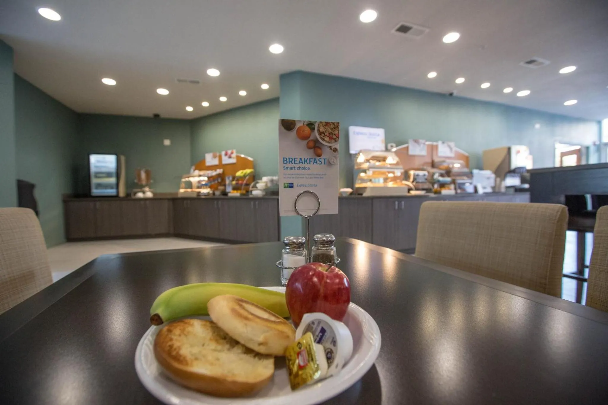 Restaurant/places to eat in Holiday Inn Express St. Louis Central West End by IHG