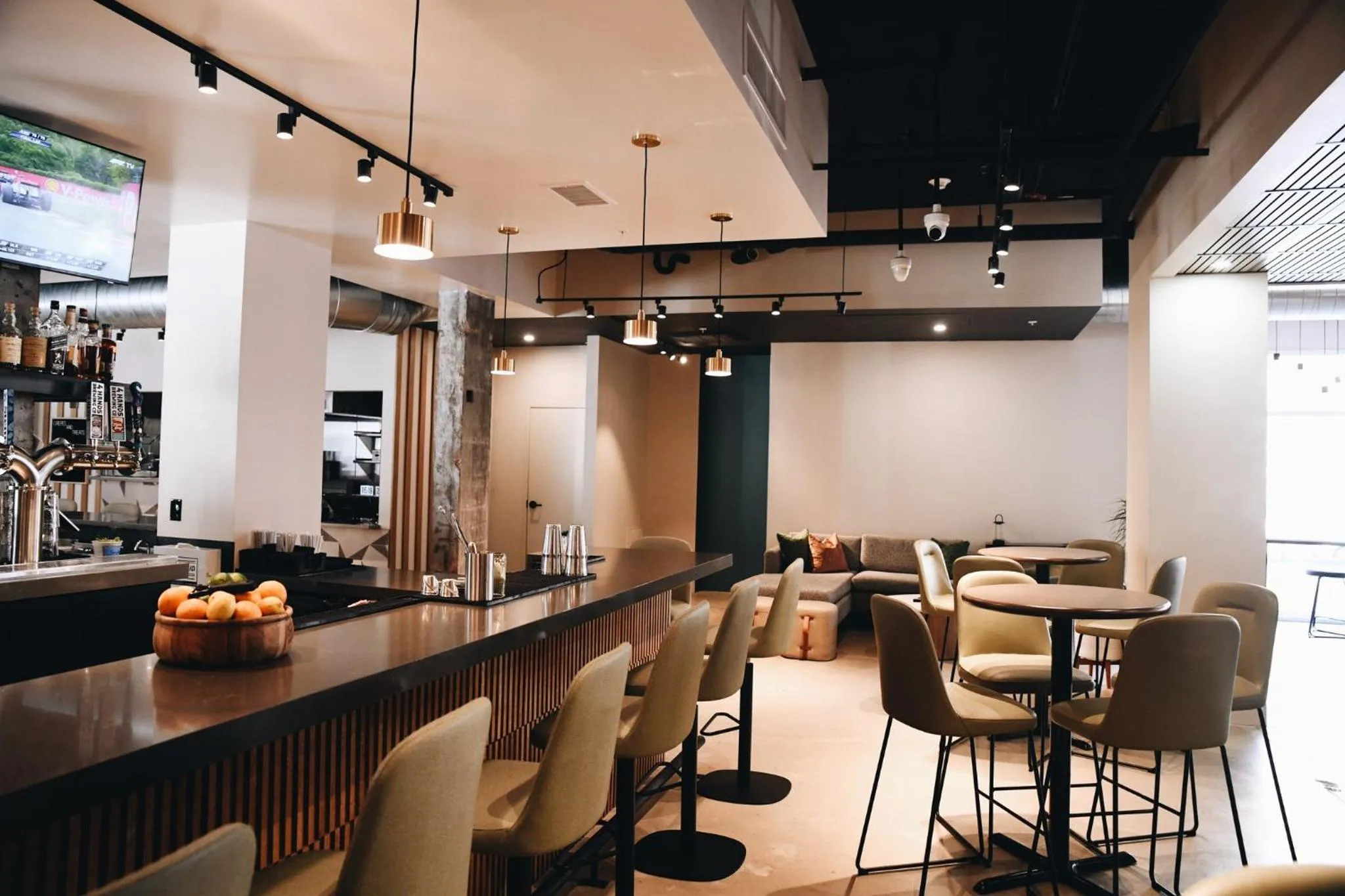 Lounge or bar in Hotel Indigo Saint Louis Central West End by IHG