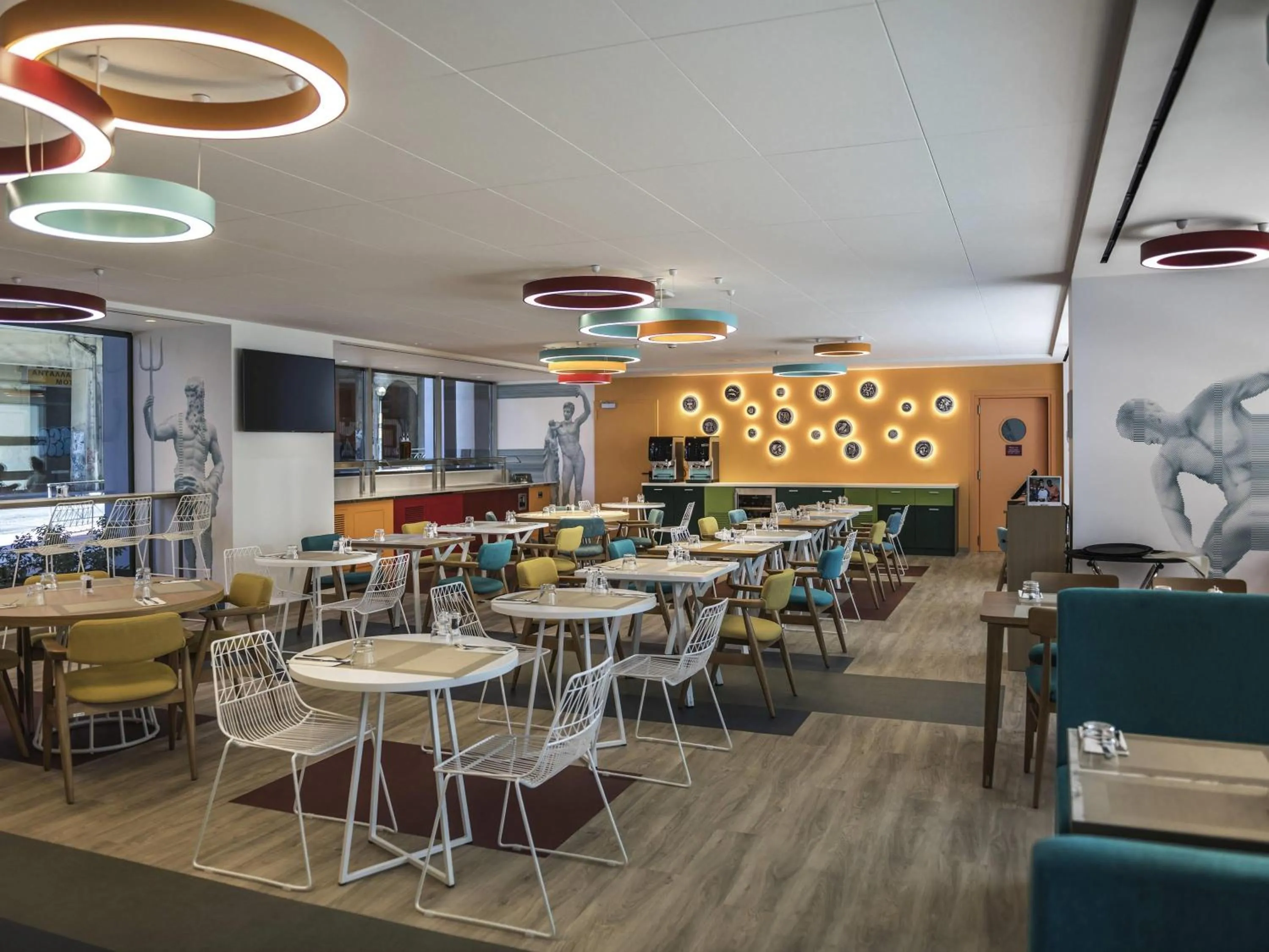 Restaurant/places to eat in ibis Styles Athens Routes