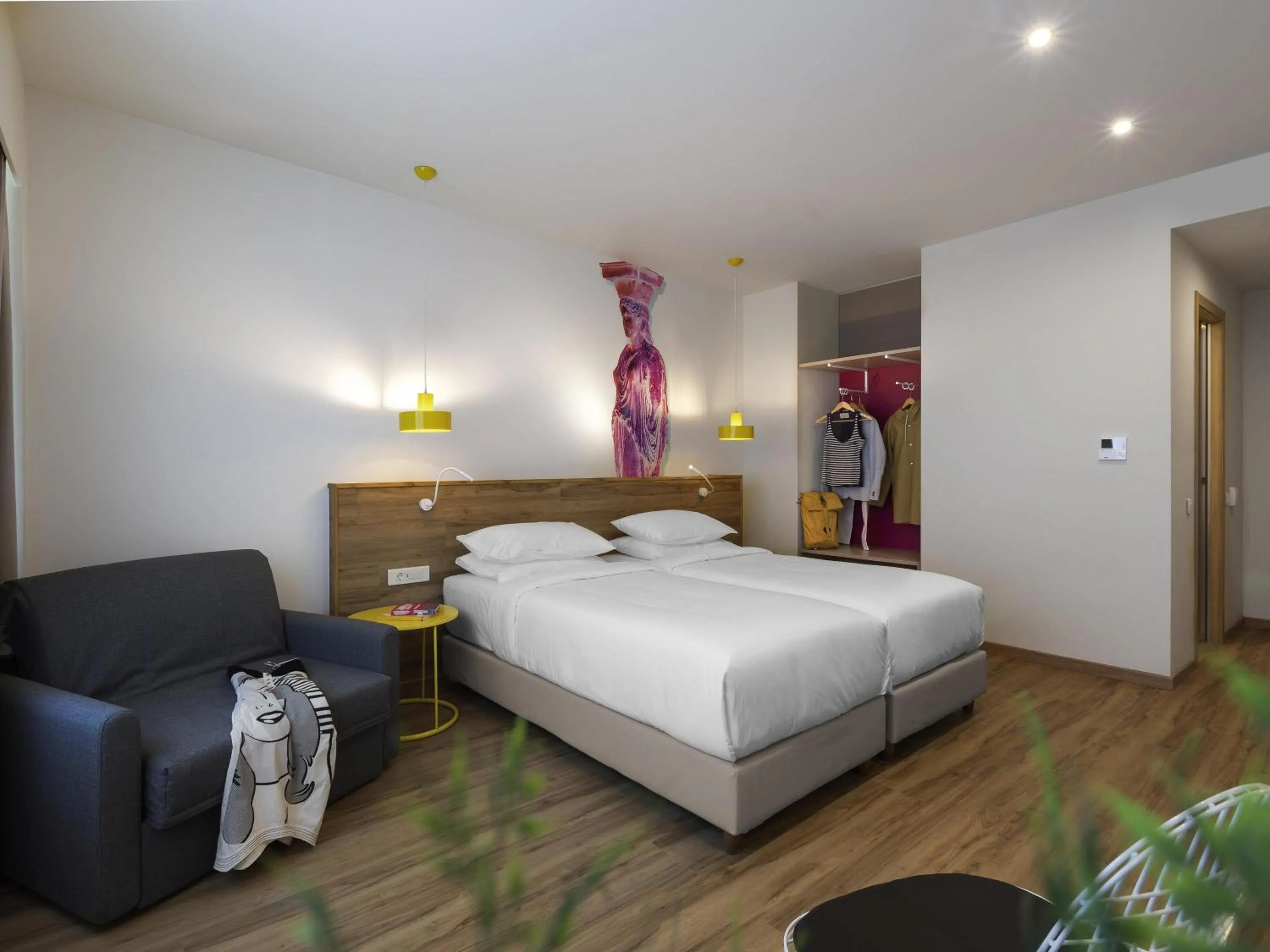 Property building, Bed in ibis Styles Athens Routes