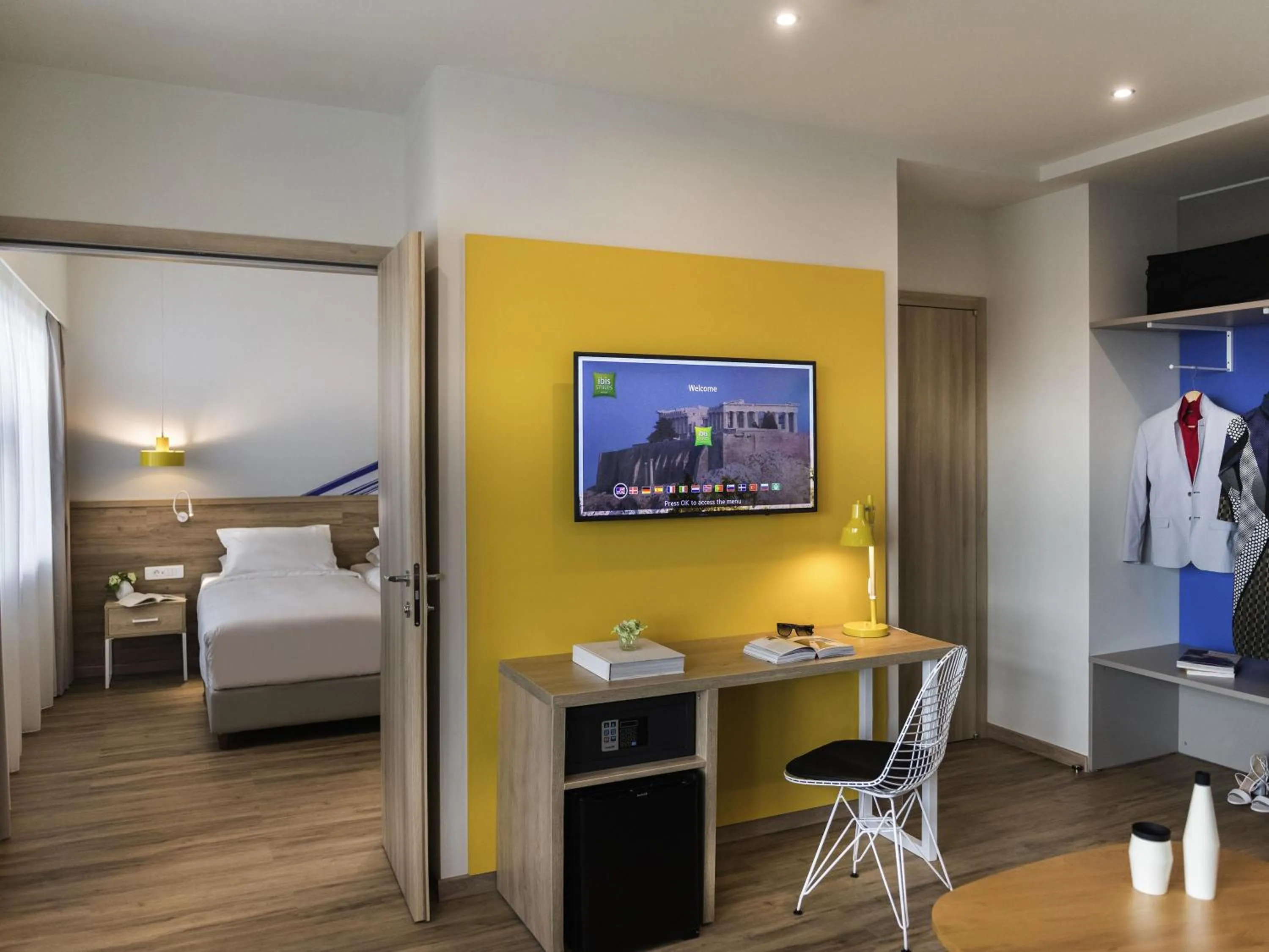 Bedroom, Bed in ibis Styles Athens Routes